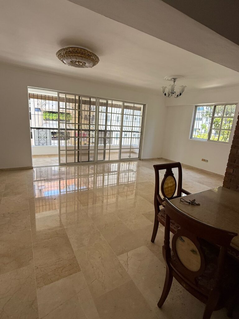 apartamentos - 2733- APTO. EN URB. REAL, STO. DGO.  8