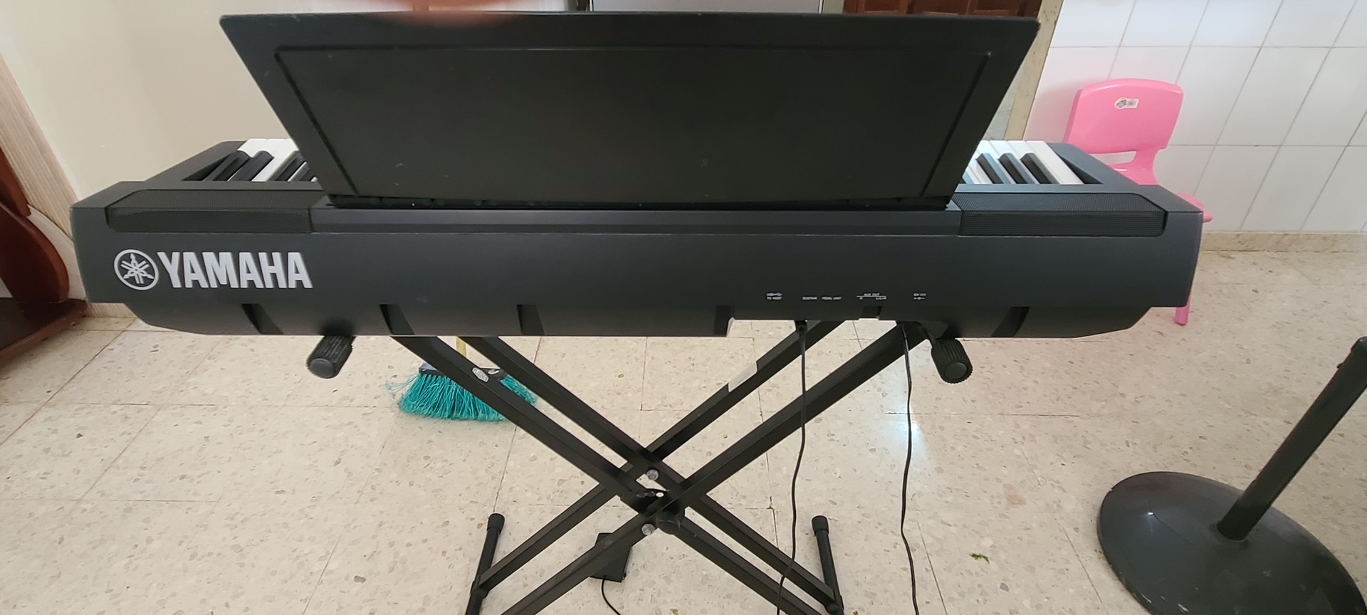 instrumentos musicales - Piano digital Yamaha P-121, 73 teclas, con accesorios incluidos - 40,000 $DOP 1