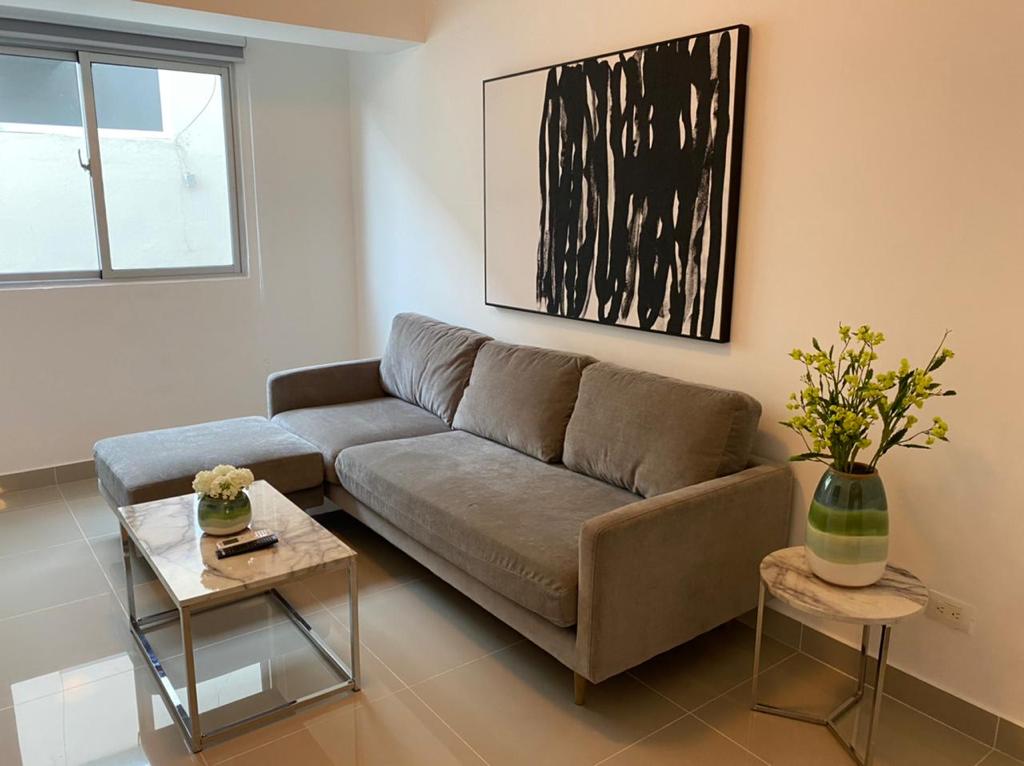 apartamentos - VENDO DE OPORTUNIDAD APARTAMENTO EN GAZCUE  4