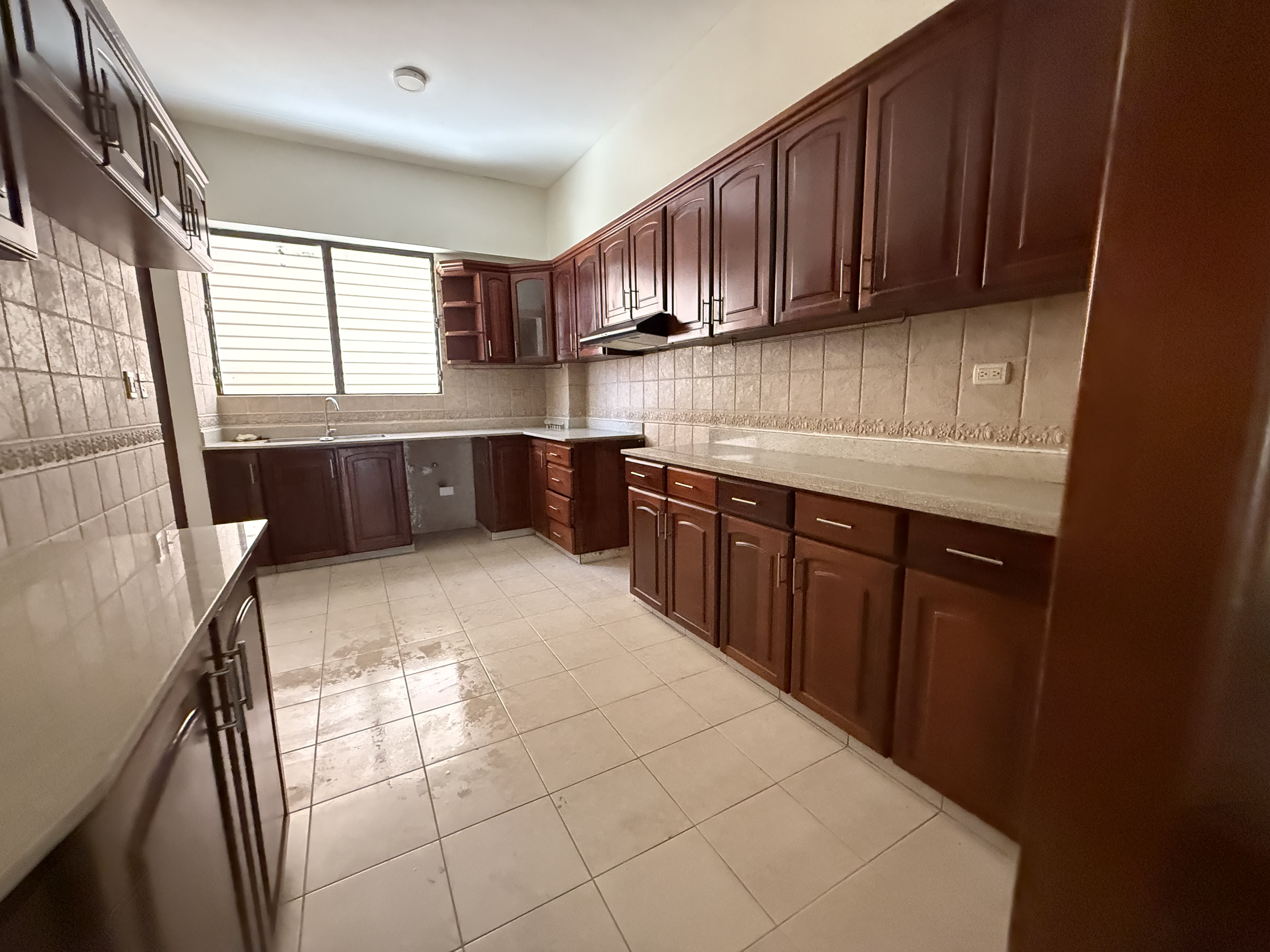 apartamentos - Alquiló Evaristo morales piso 4 tres hab con su ba 0