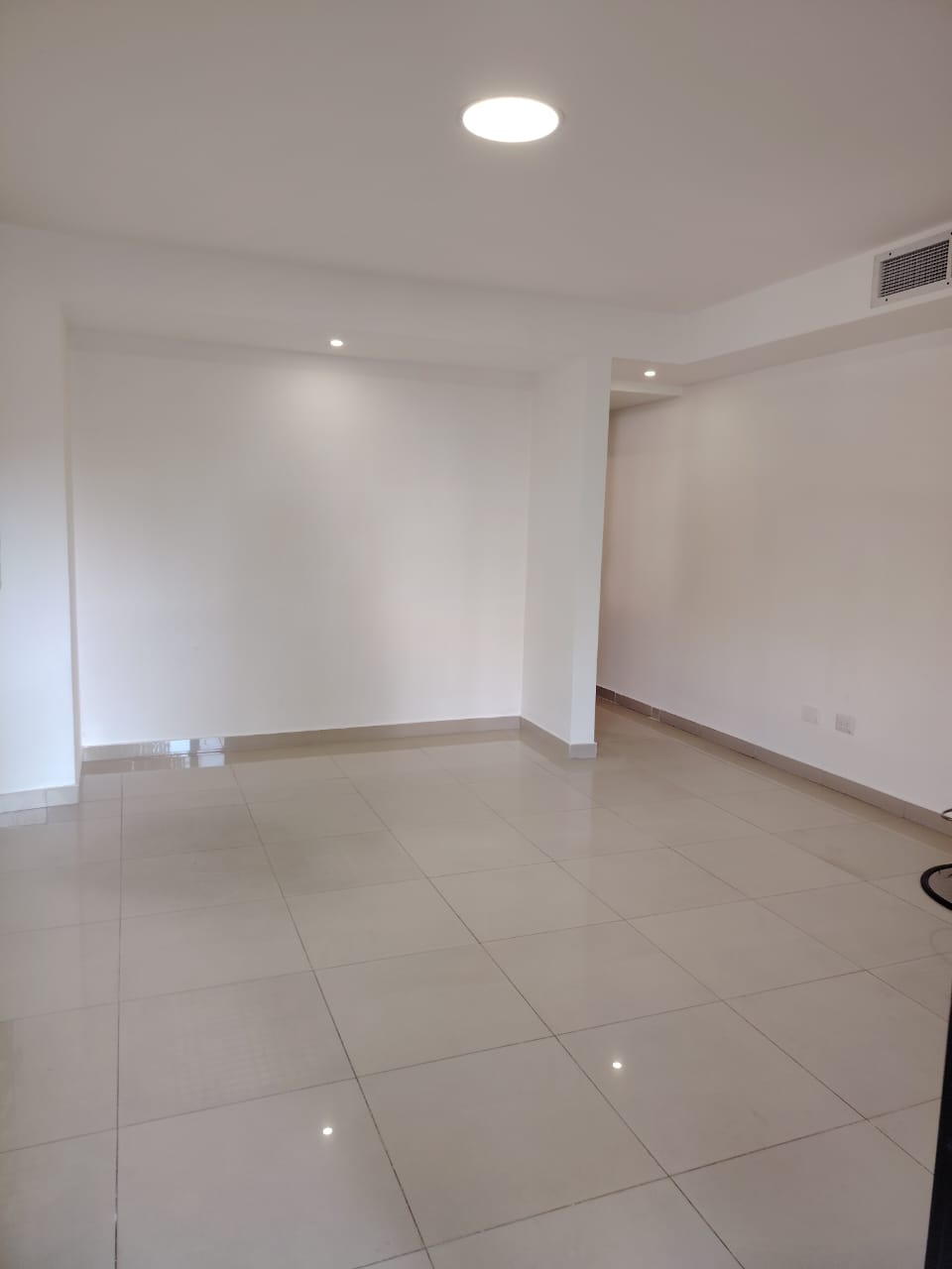 oficinas y locales comerciales - Alquiler Local Comercial en Gazcue 2