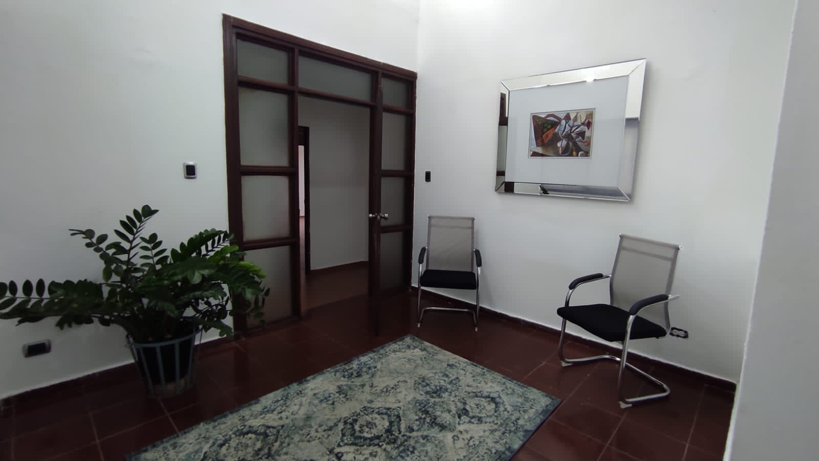 oficinas y locales comerciales - Oficina Bien Ubicada en la 27 de Febrero 120m2