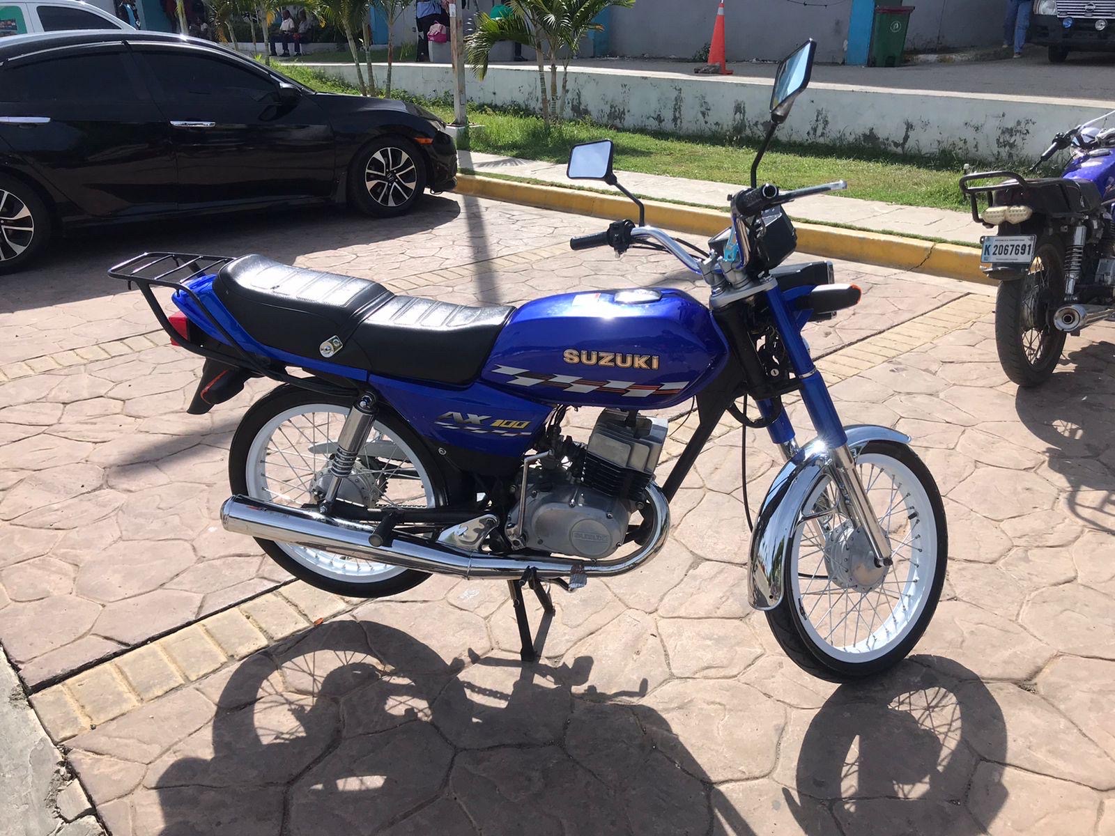 motores y pasolas - vendo Suzuki Ax100 2011 sin detalles, así como se ve en las fotos esta nuevo. 1