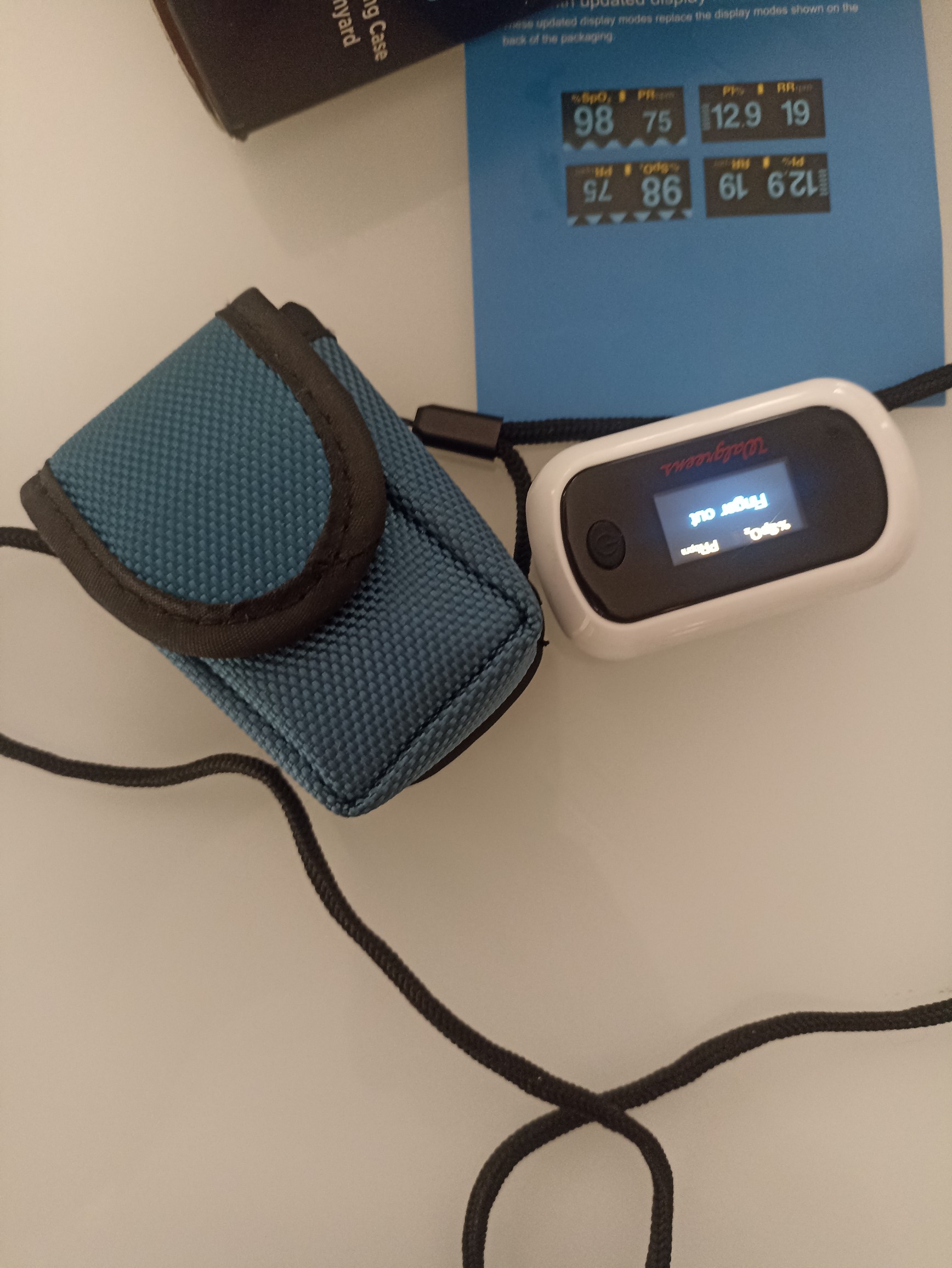equipos profesionales - Oxímetro de pulso Nuevos con su forro baterías y cordón colgante 1