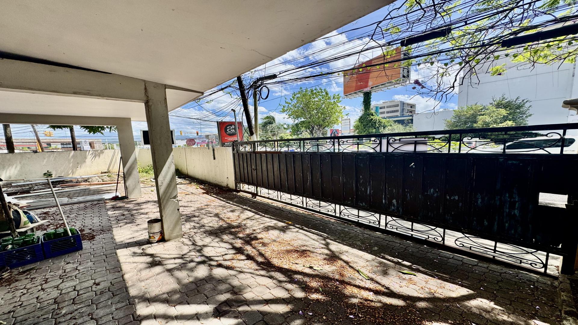 oficinas y locales comerciales - LOCAL CON 640MTS DE RENTA EN AVENIDA PRINCIPAL SANTIAGO 3