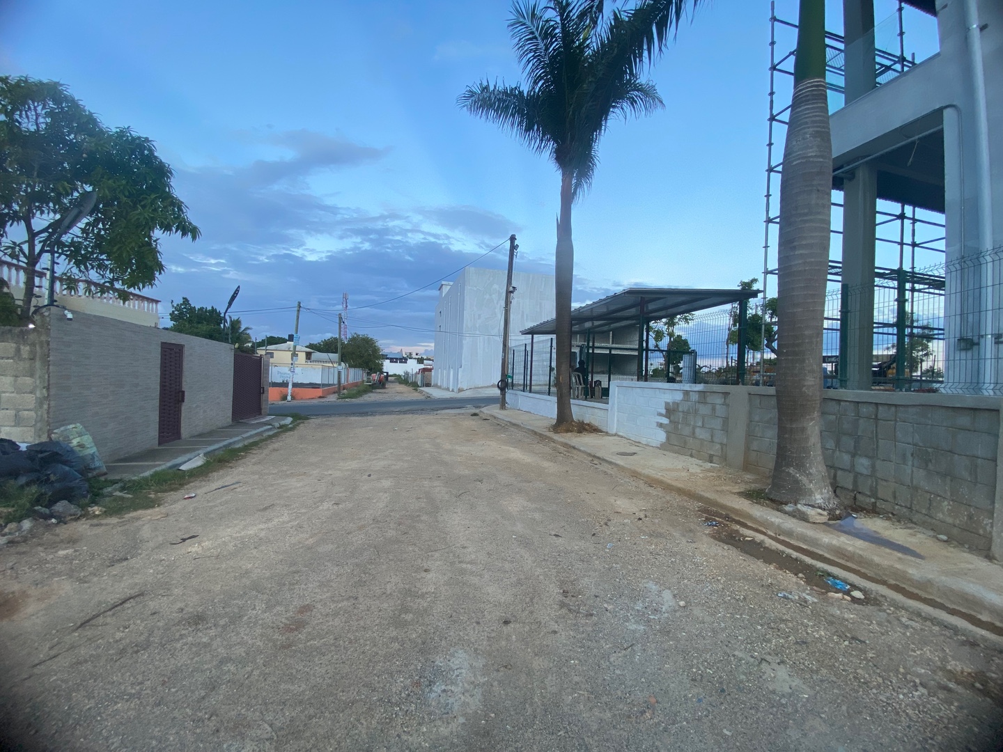 solares y terrenos - Venta Solar de 300mts, ubicado al lado de la Av. Ecologíca, Res. Regina.   5