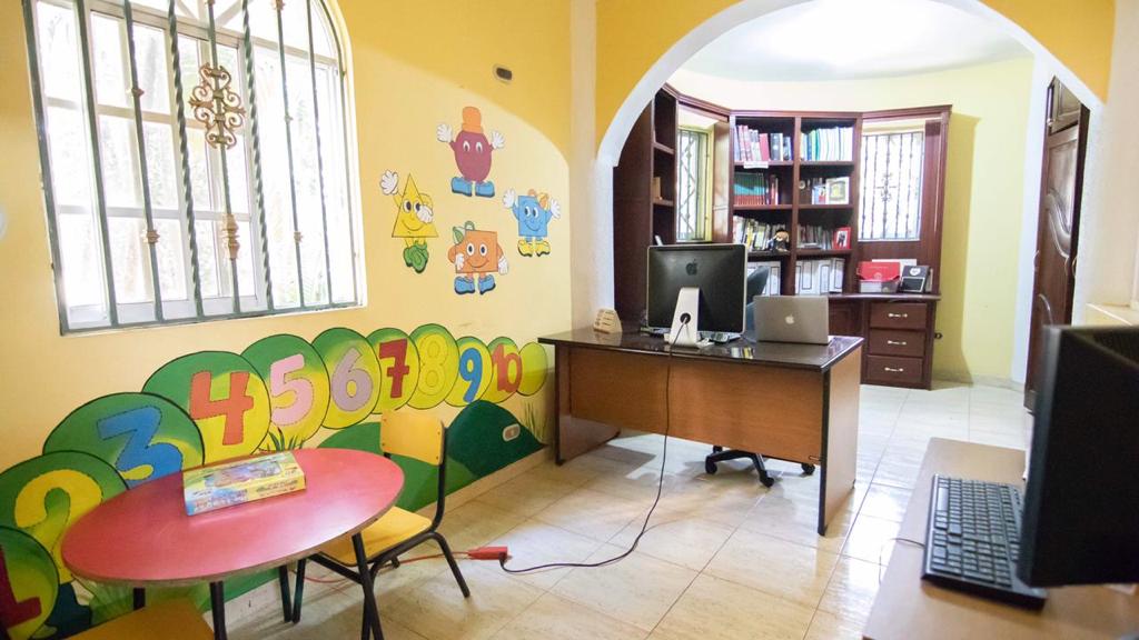 casas - vendo hermosa mansión en arroyo hondo  3