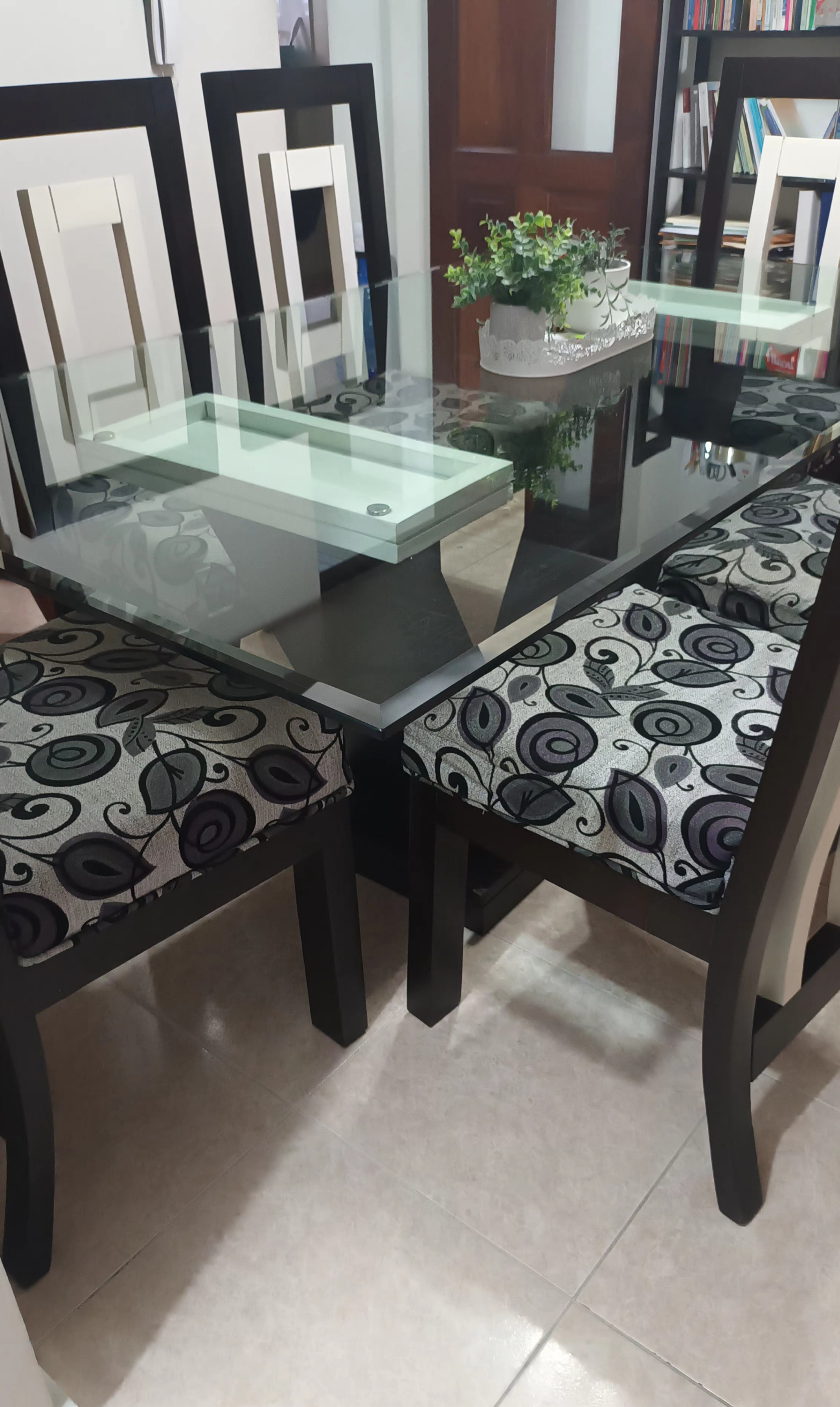 muebles y colchones - Vendo juego de comedor de 6 sillas.  1
