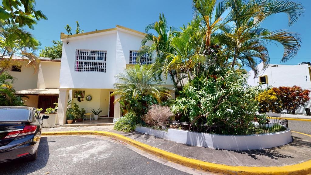 casas - Vendo casa en la zona Universitaria 
Residencial cerrado
290 mst
RD$18,000,000 2