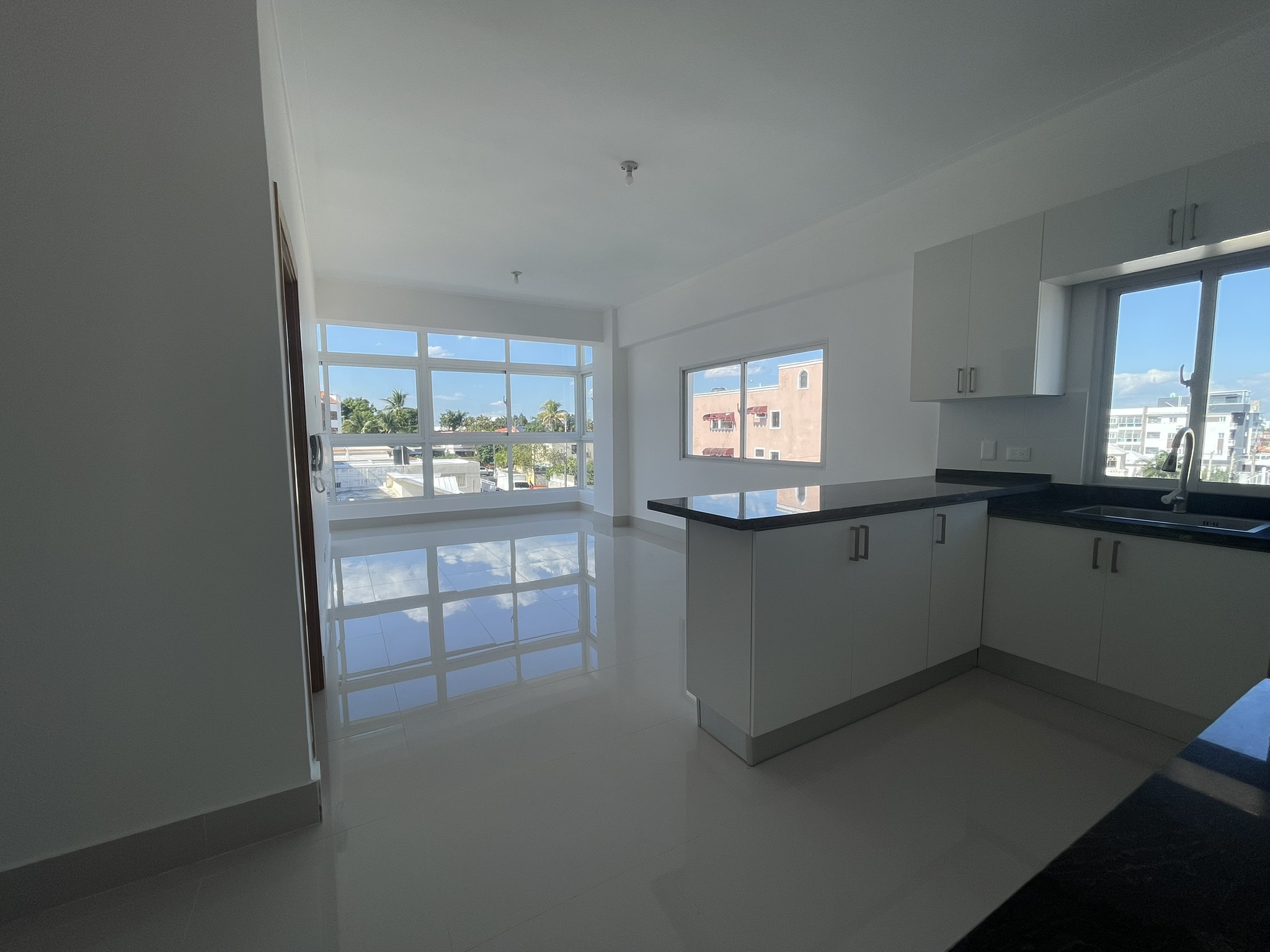 apartamentos - Apartamento en venta 3 habitaciones 2 baños 2 parqueos en Colina de Los Rios 0