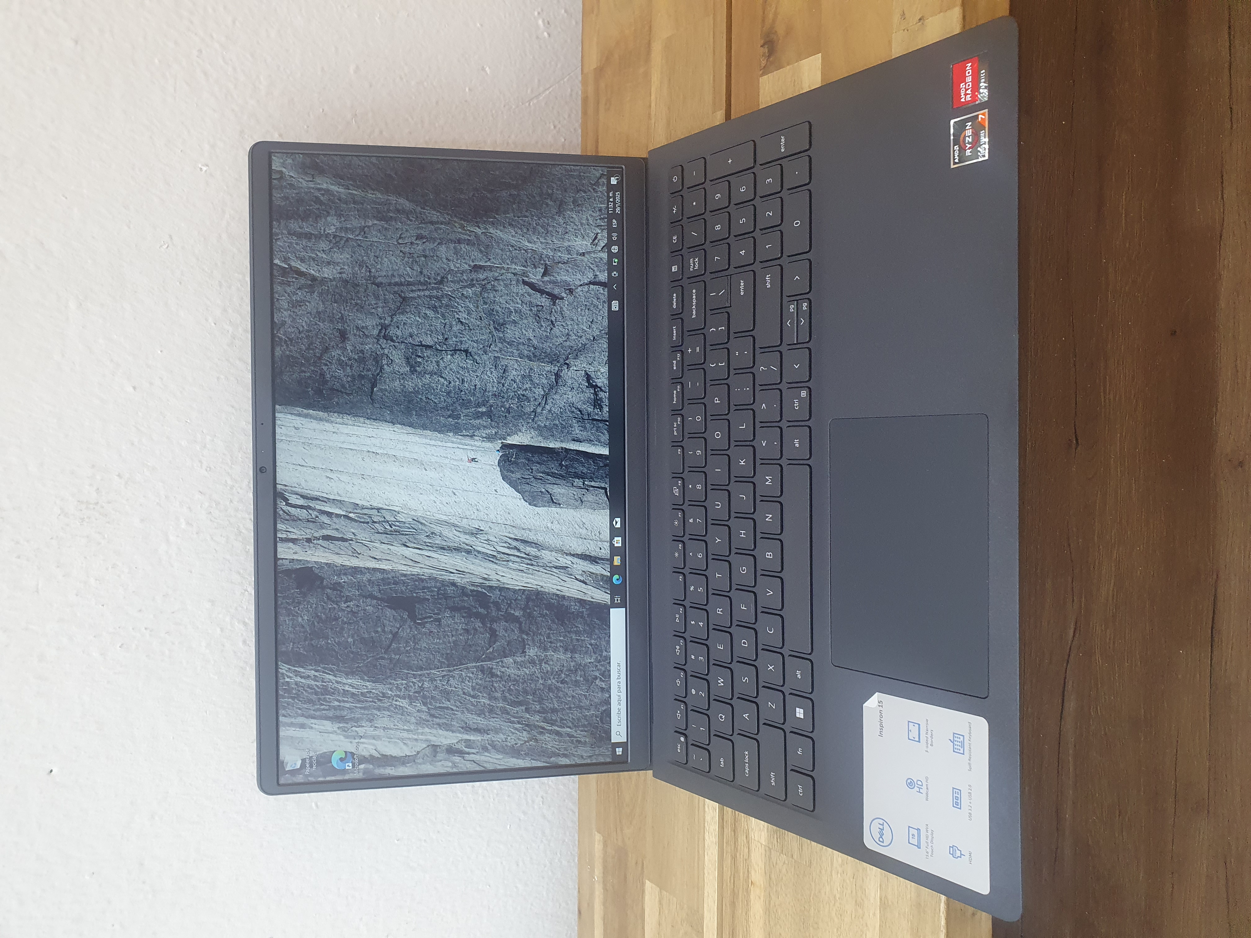 computadoras y laptops - Laptop Dell Inspiron 15, AMD Ryzen 7 7730U, 16GB RAM, 512GB SSD, 15.6" FHD nueva 2