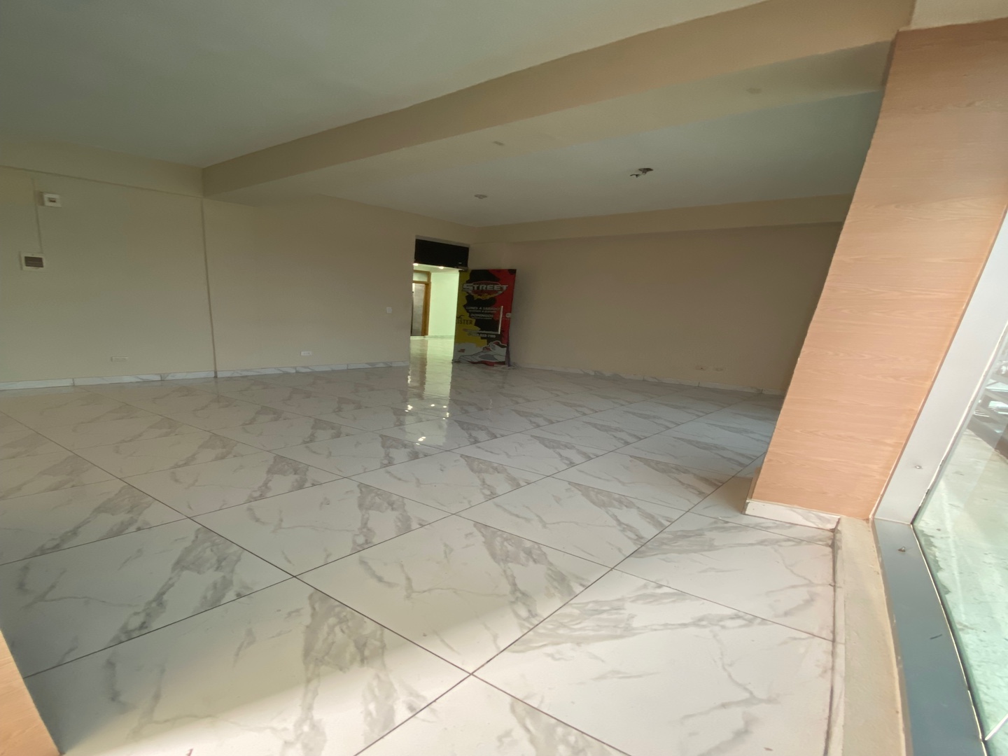 oficinas y locales comerciales - Local comercial en renta segundo nivel plaza Bolívar próximo a la padre las casa 2