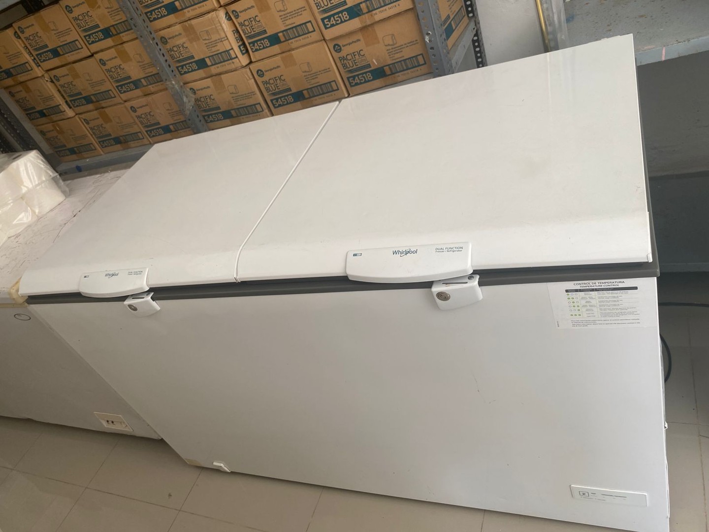 equipos profesionales - Refrigerador de medio uso en muy buenas condicione  0