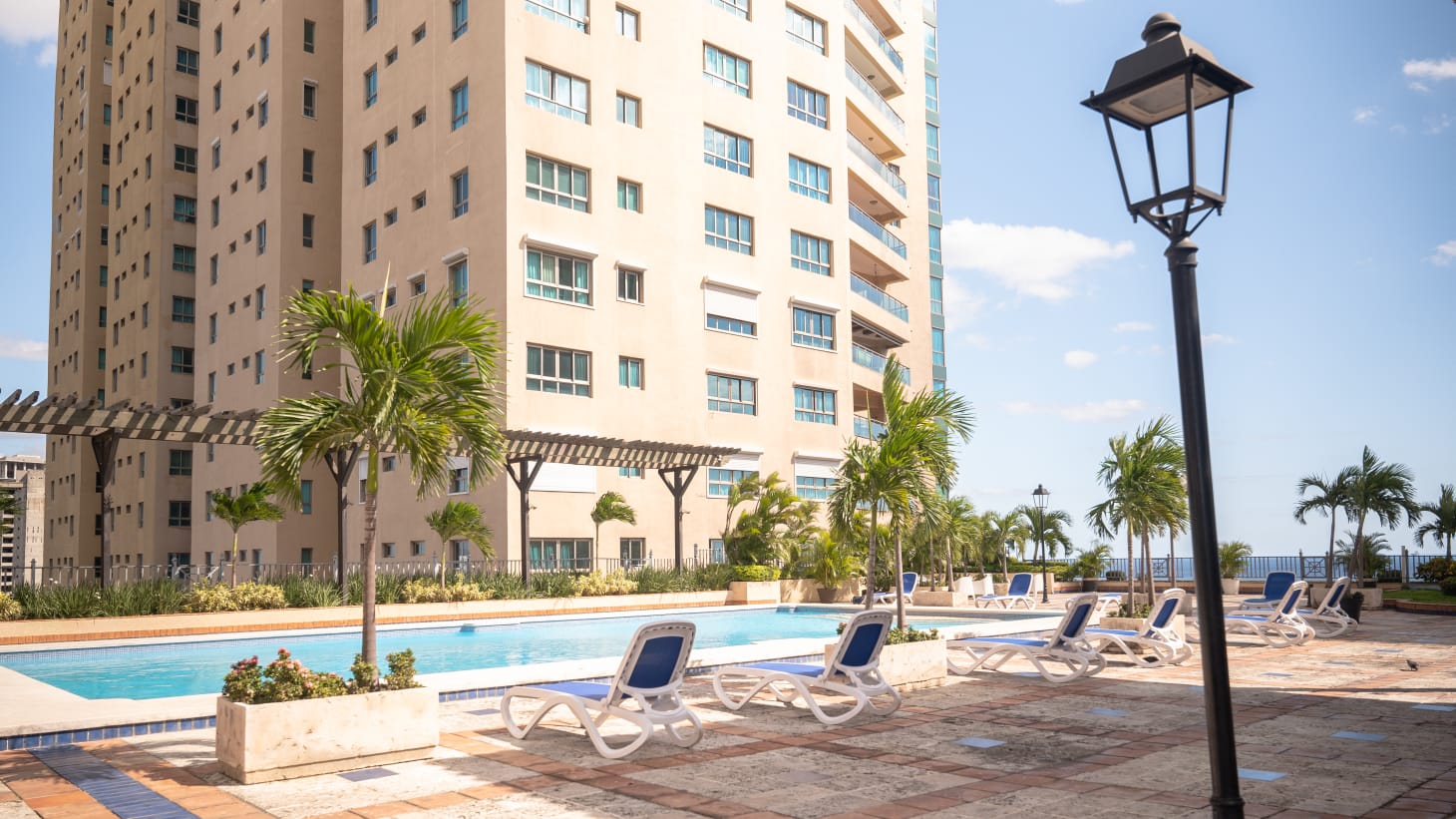 apartamentos - Hermoso apt amueblado frente al mar 3