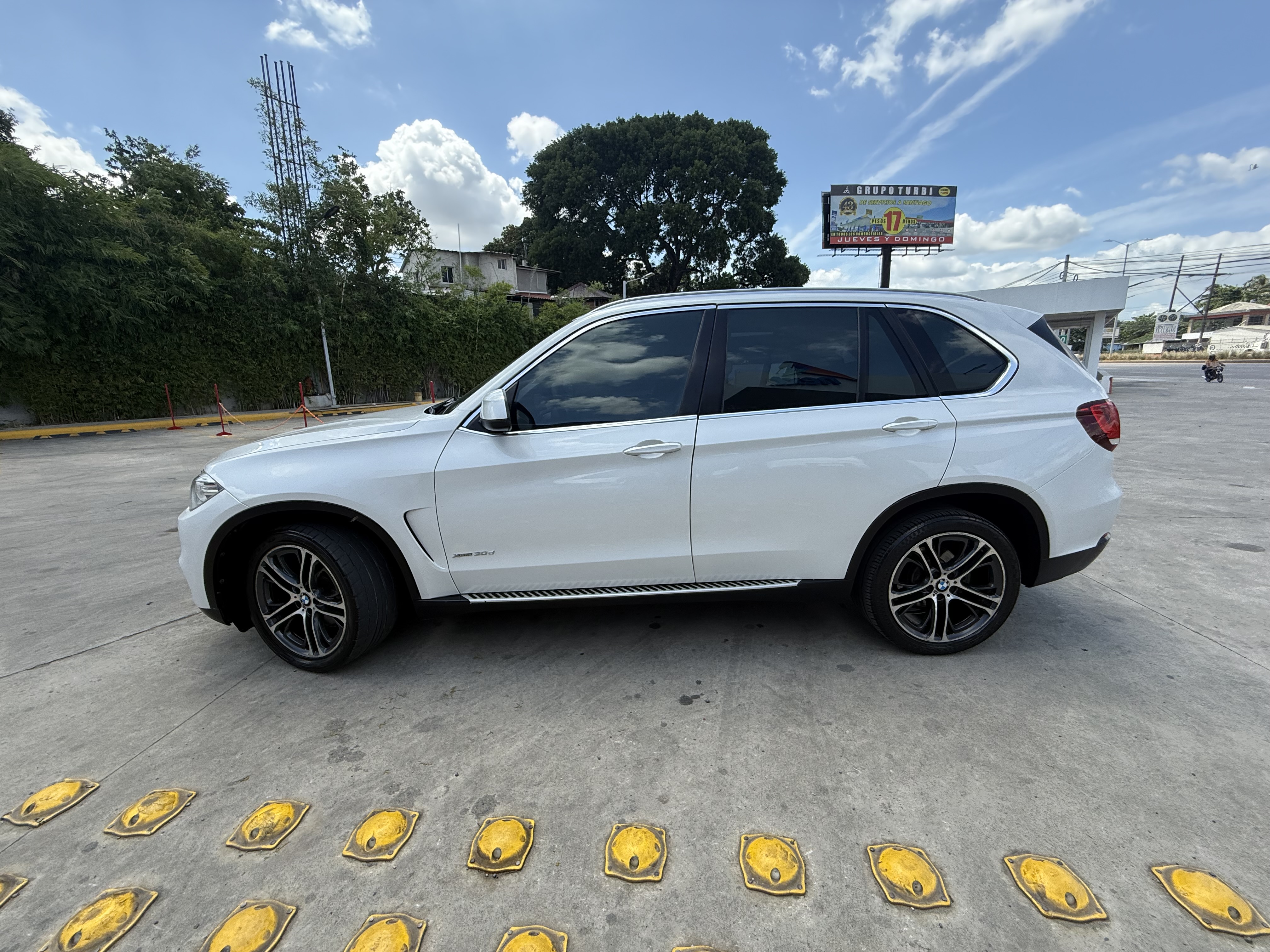 jeepetas y camionetas - Jeepeta bmw x5 diesel 2014 1