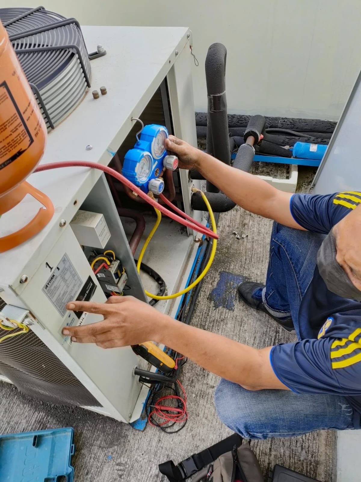 servicios profesionales - instalación y mantenimiento de aires acondicionados  0