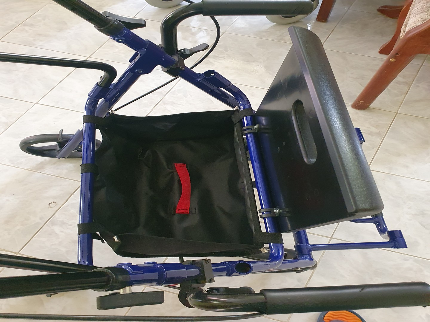 salud y belleza - Silla/andador de Drive Medical color azul 1