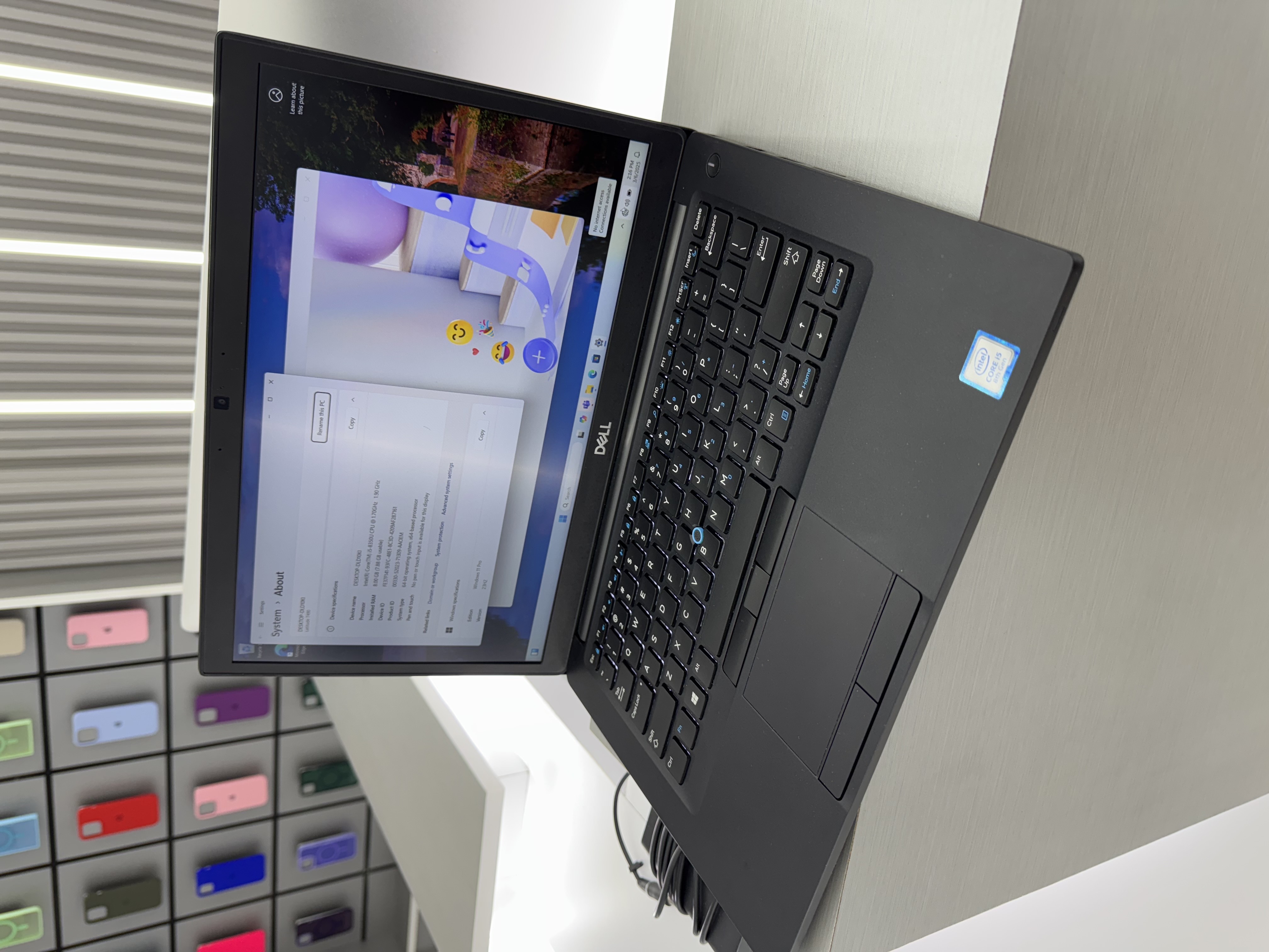 celulares y tabletas - Laptop Dell latitude i5 8va generación 256GB SSD 0