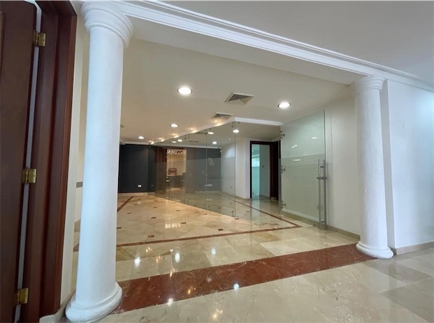 oficinas y locales comerciales - Local en Naco Amplio 3