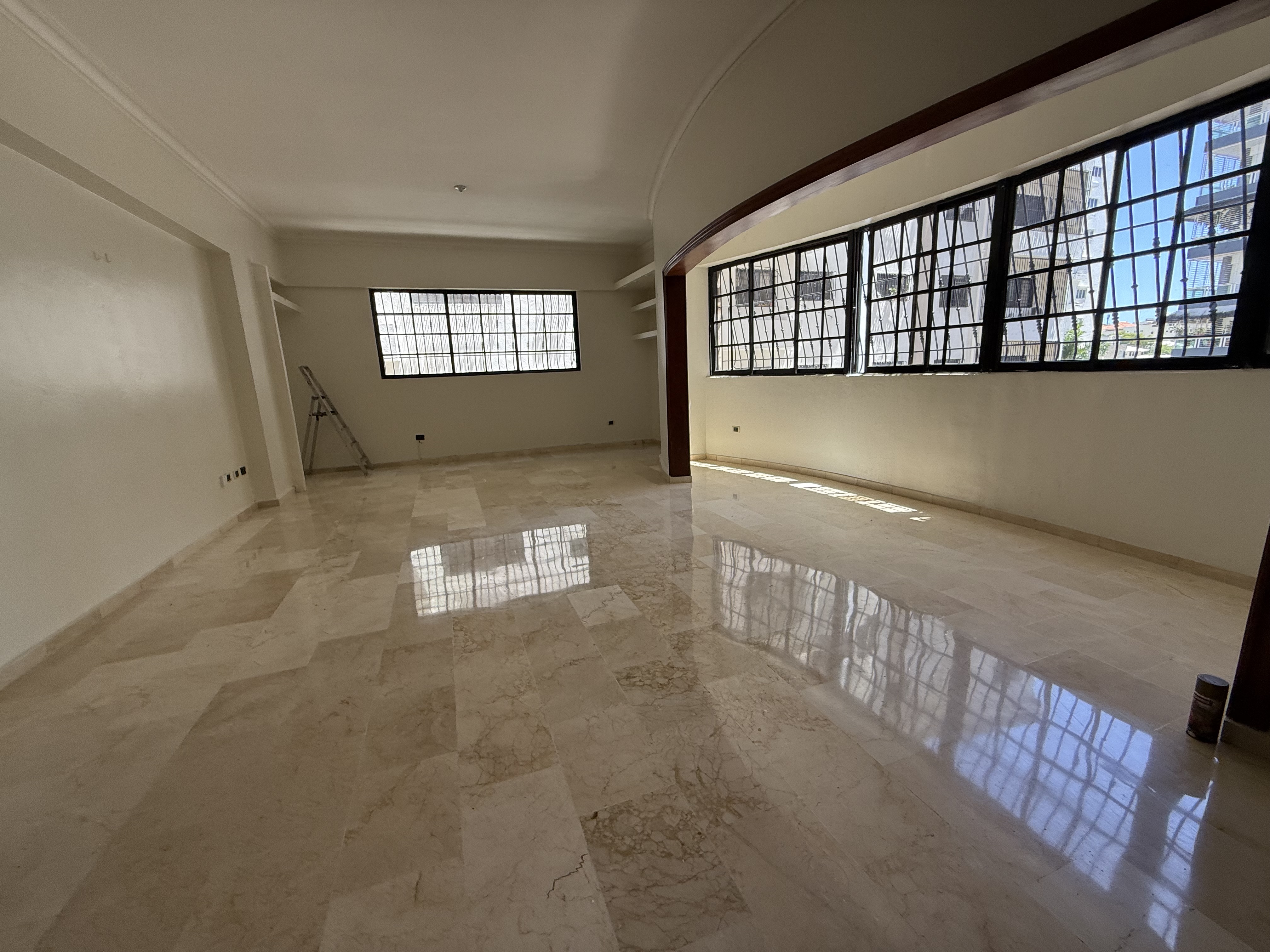 apartamentos - Alquiló Evaristo morales piso 4 tres hab con su ba 2