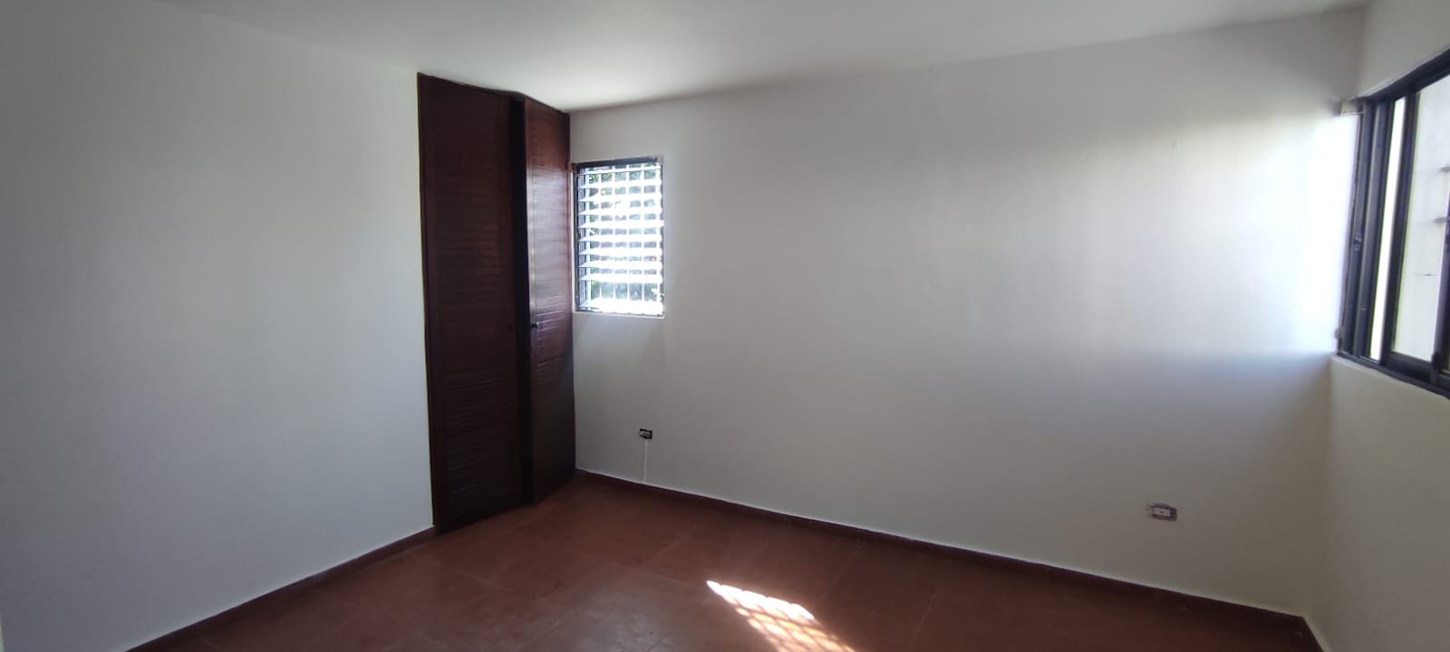 oficinas y locales comerciales - Oficina Bien Ubicada en la 27 de Febrero 120m2 2
