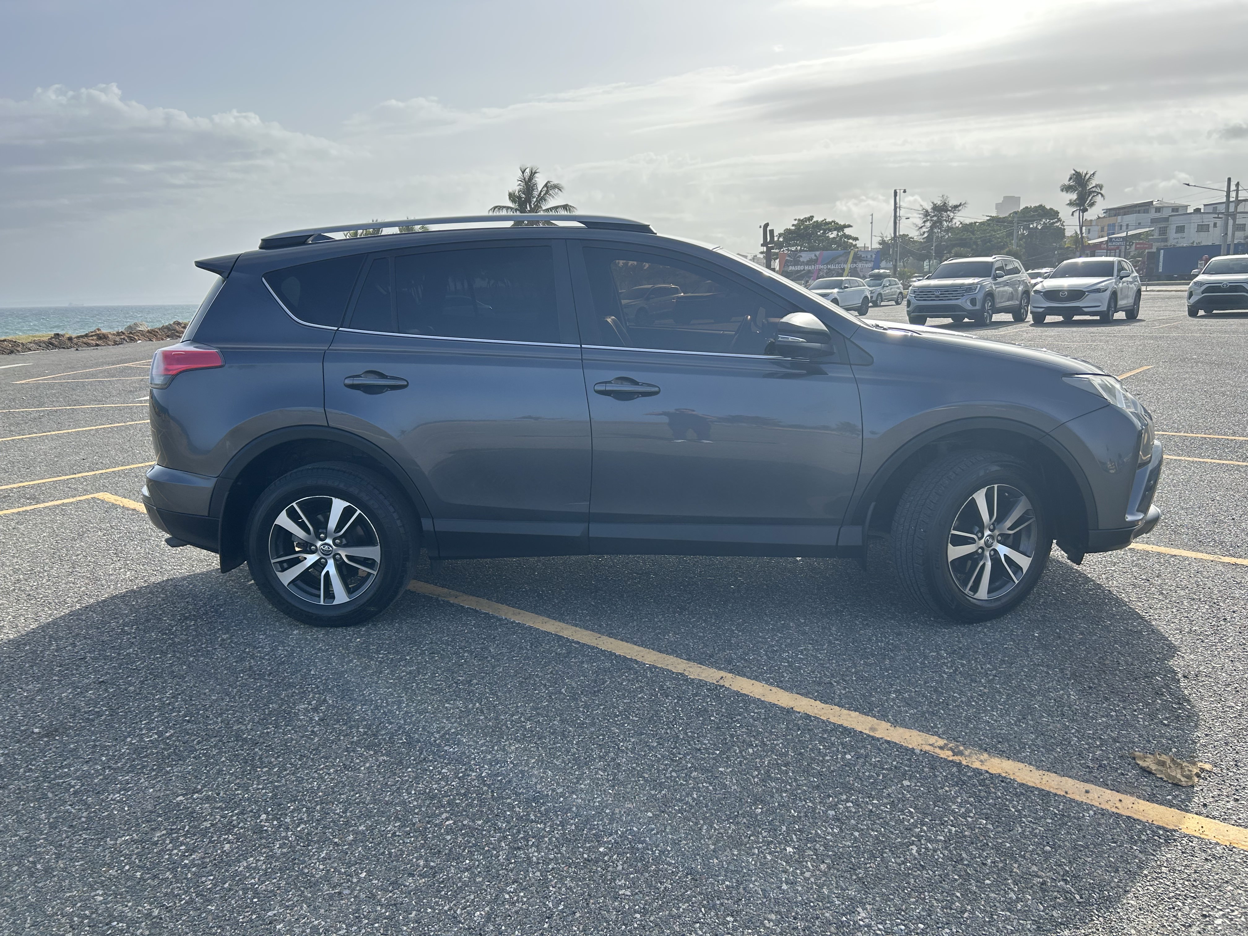 jeepetas y camionetas - Toyota Rav4 2017 • 80,644 km 6