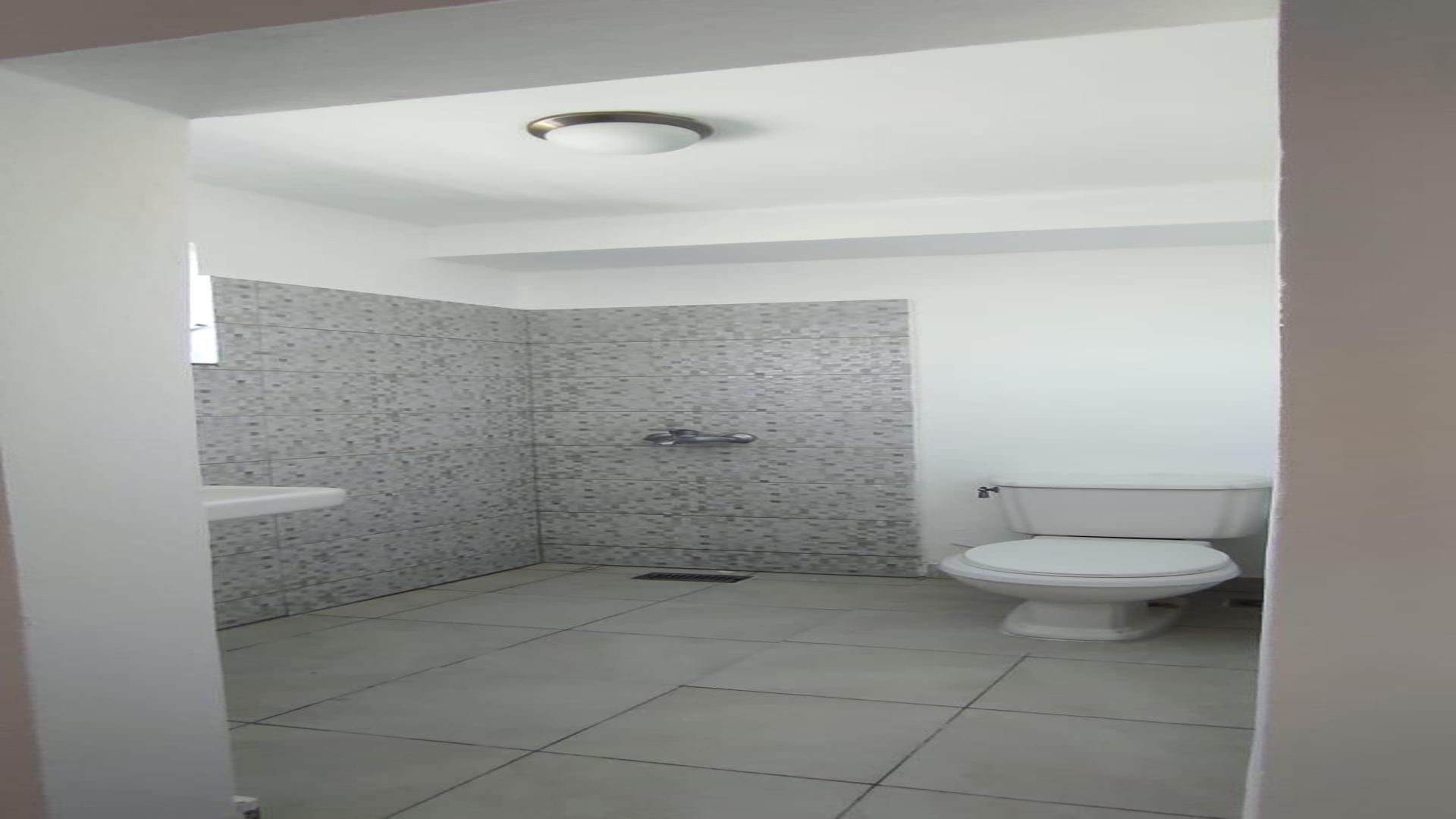 oficinas y locales comerciales - OFICINA OPORTUNIDAD DE 130 mts, excelente distribución, parqueos varios 8