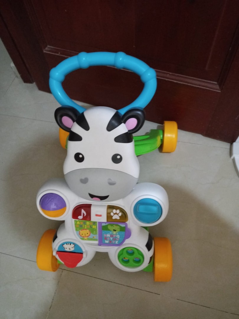 coches y sillas - Vendo andador marca Fisher-Price muy buenas condiciones RD$900.00 2