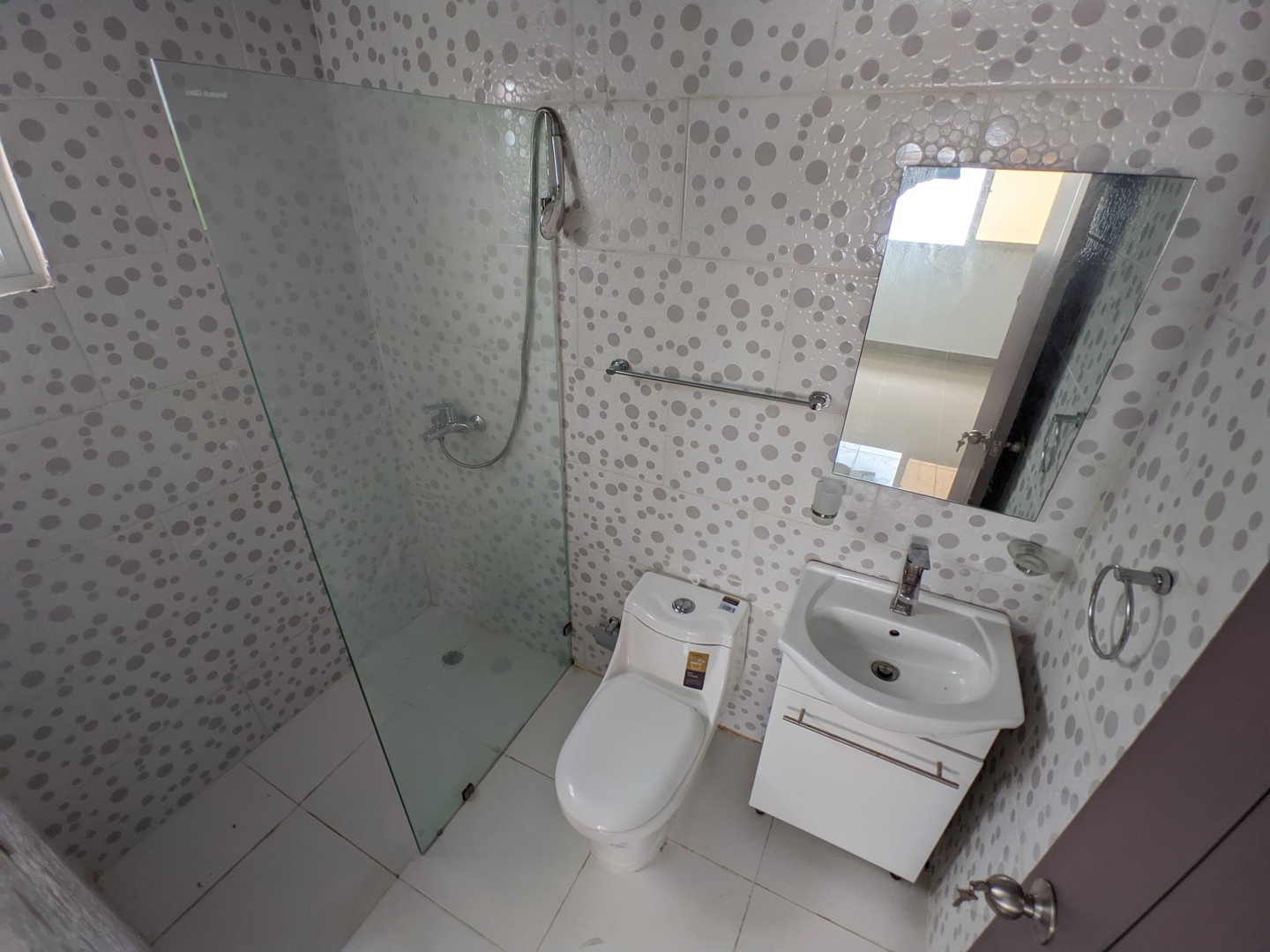 apartamentos - BOCA CHICA PRIMER PISO 20MIL
3 HAB 2 BAÑOS PARQUEO Y PATIO 2