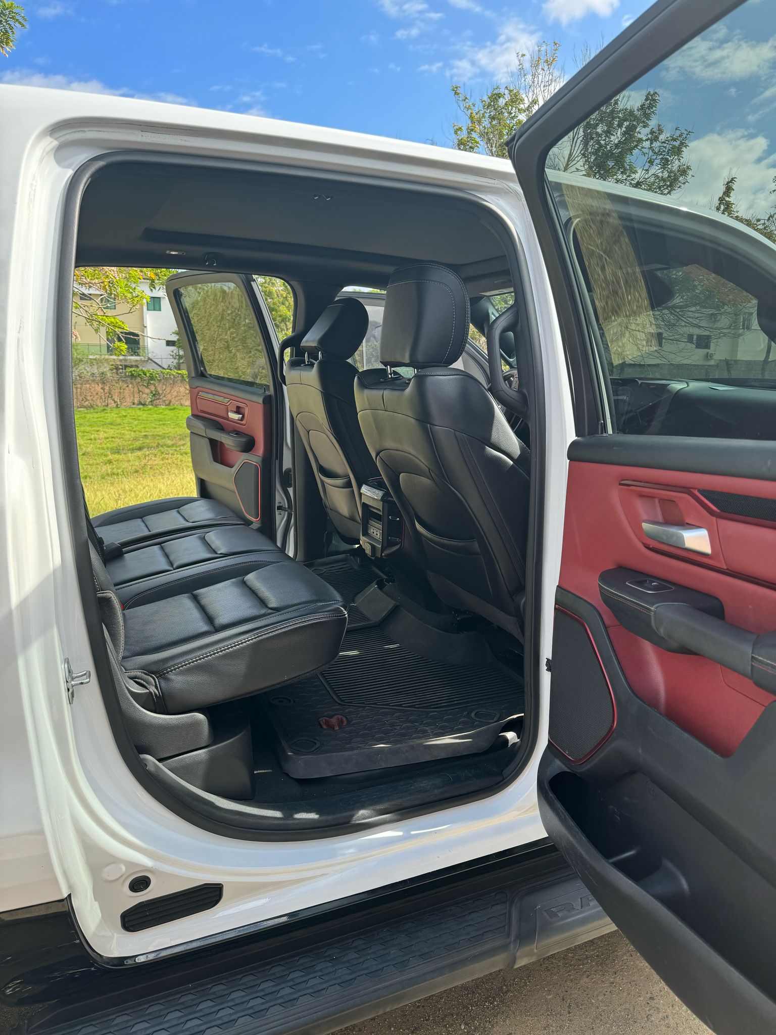 jeepetas y camionetas - Se vende de oportunidad Camioneta de alta gama 7