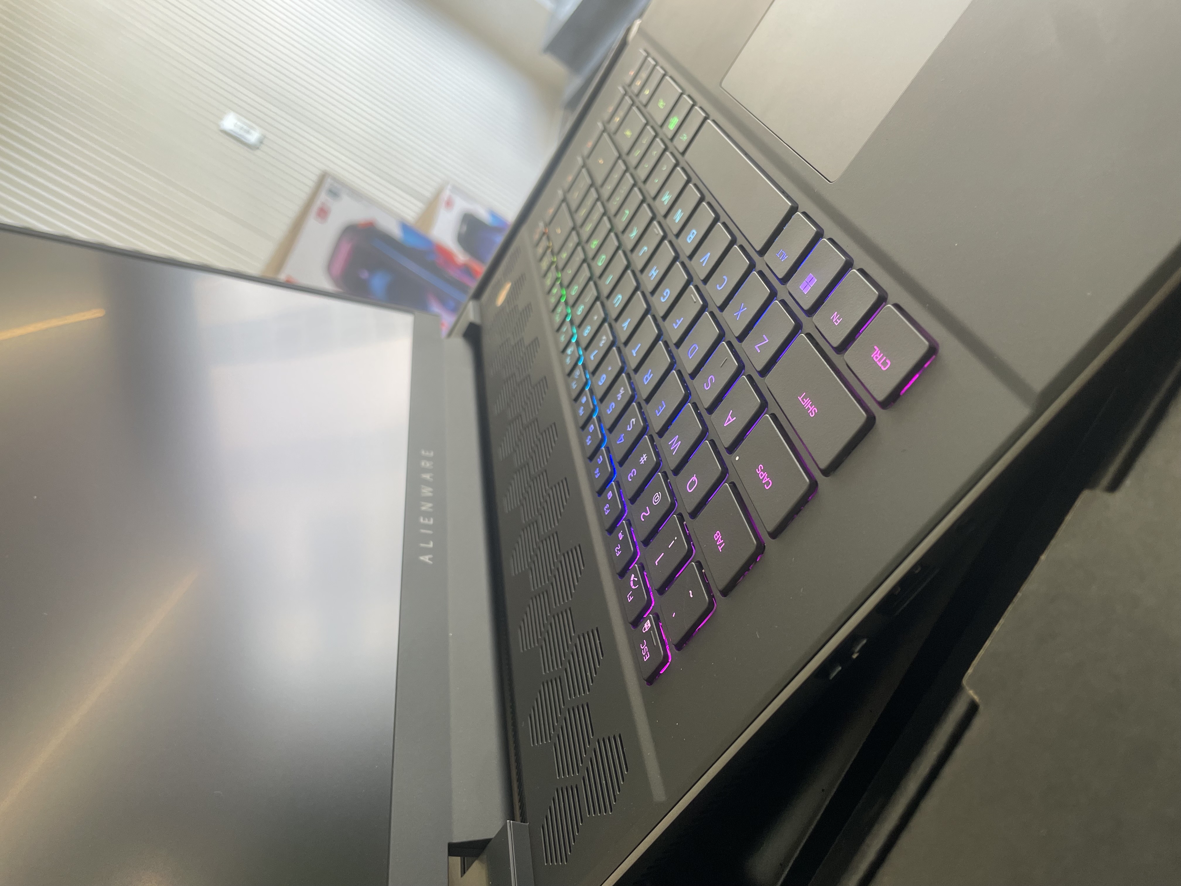 computadoras y laptops - LAPTOP ALIENWARE 13th generación INTEL CORE i7 RTX 4070 16Gb de ram 1Tb SSD 4