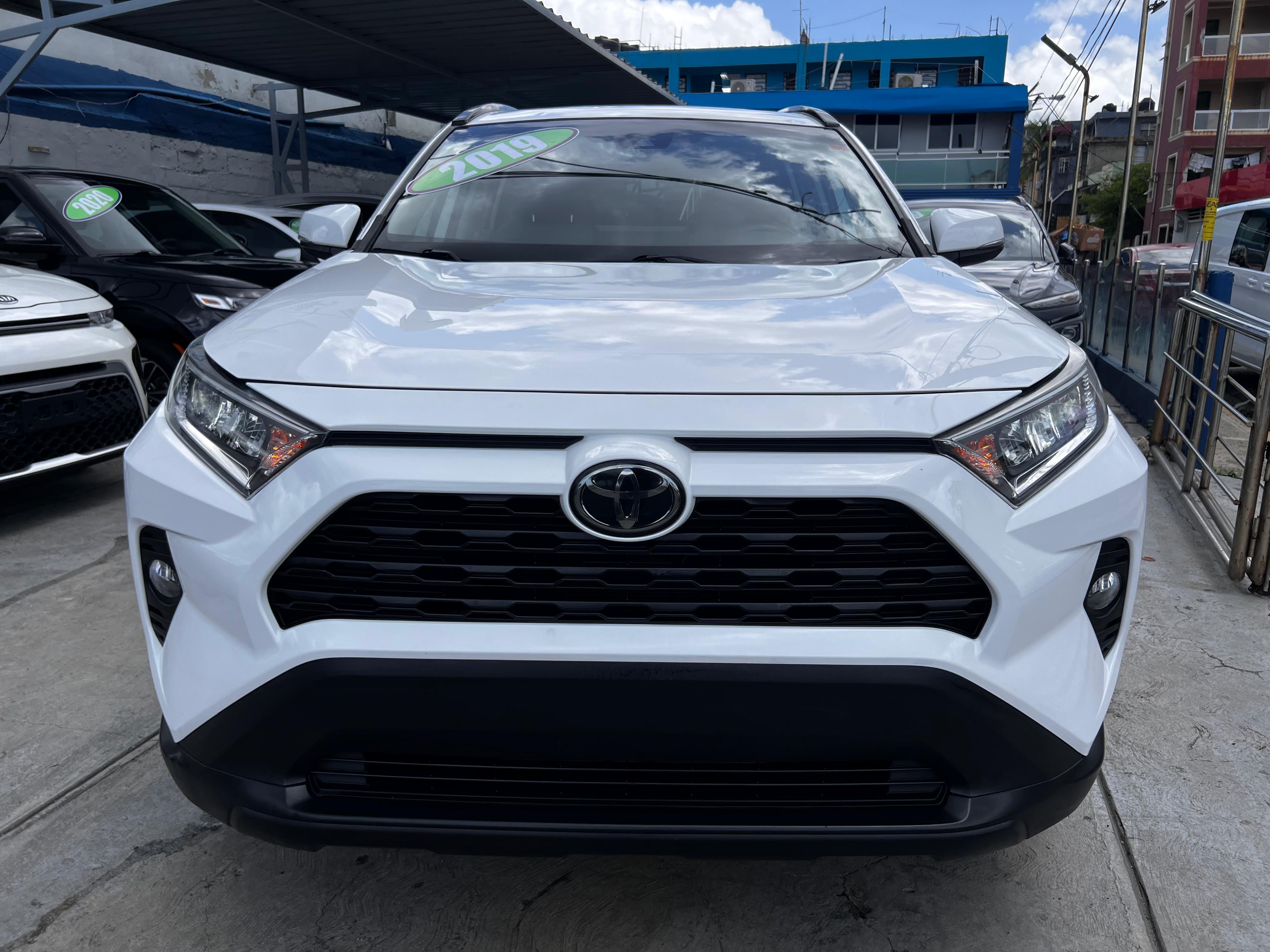jeepetas y camionetas - Toyota RAV4 XLE Premium 2019 9