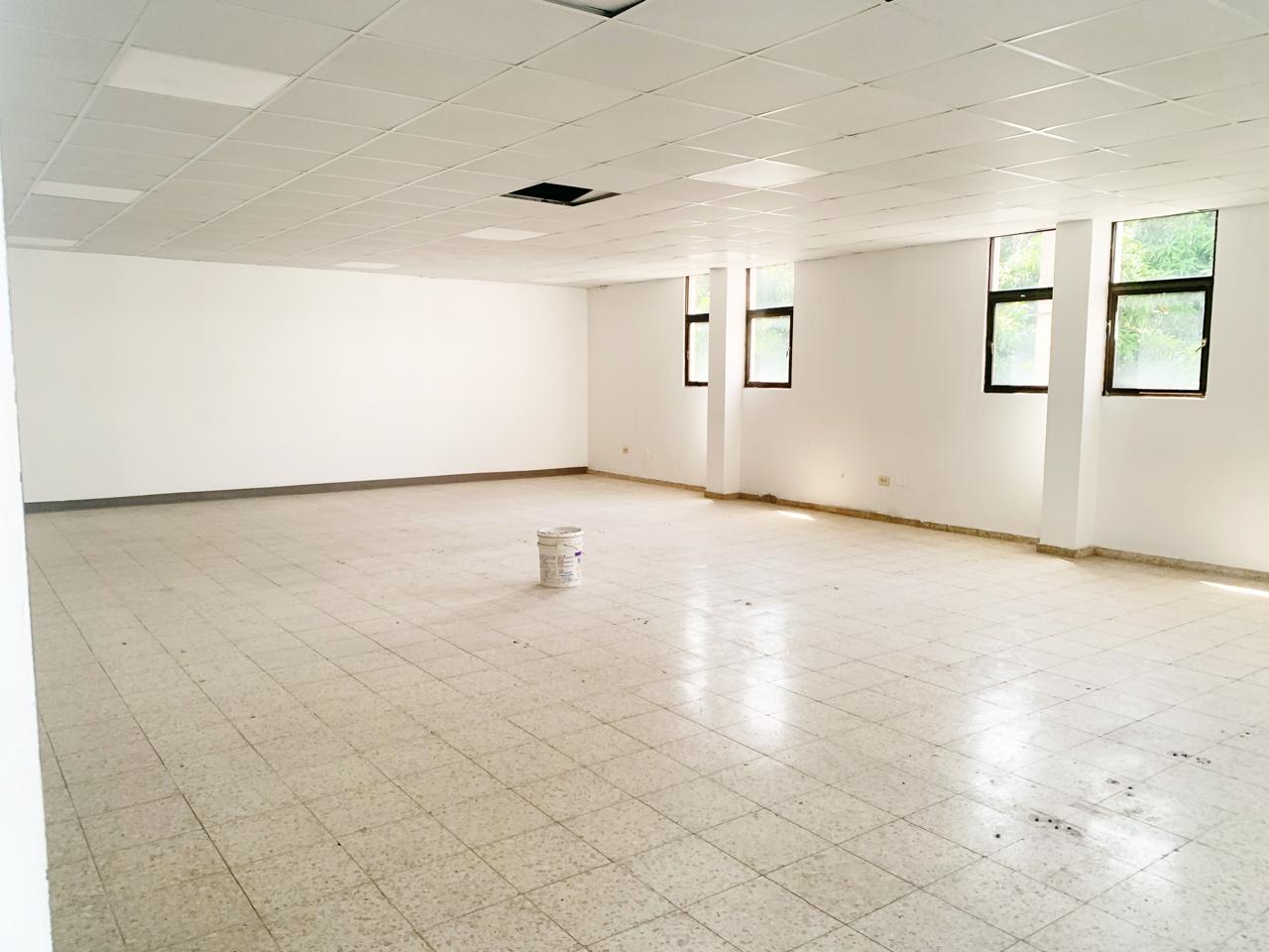 oficinas y locales comerciales - Local en Naco 3