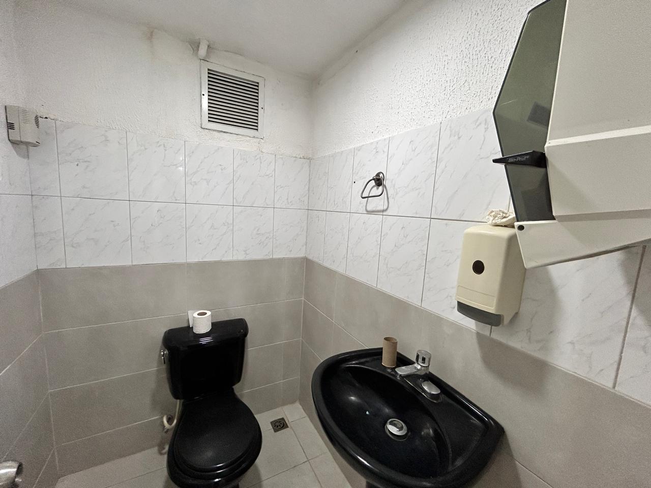 oficinas y locales comerciales - PEQUEÑOS LOCALES DE OFICINAS DE 20 MTS IDEAL PARA ABOGADOS, CONTADORES, PSICOL 8