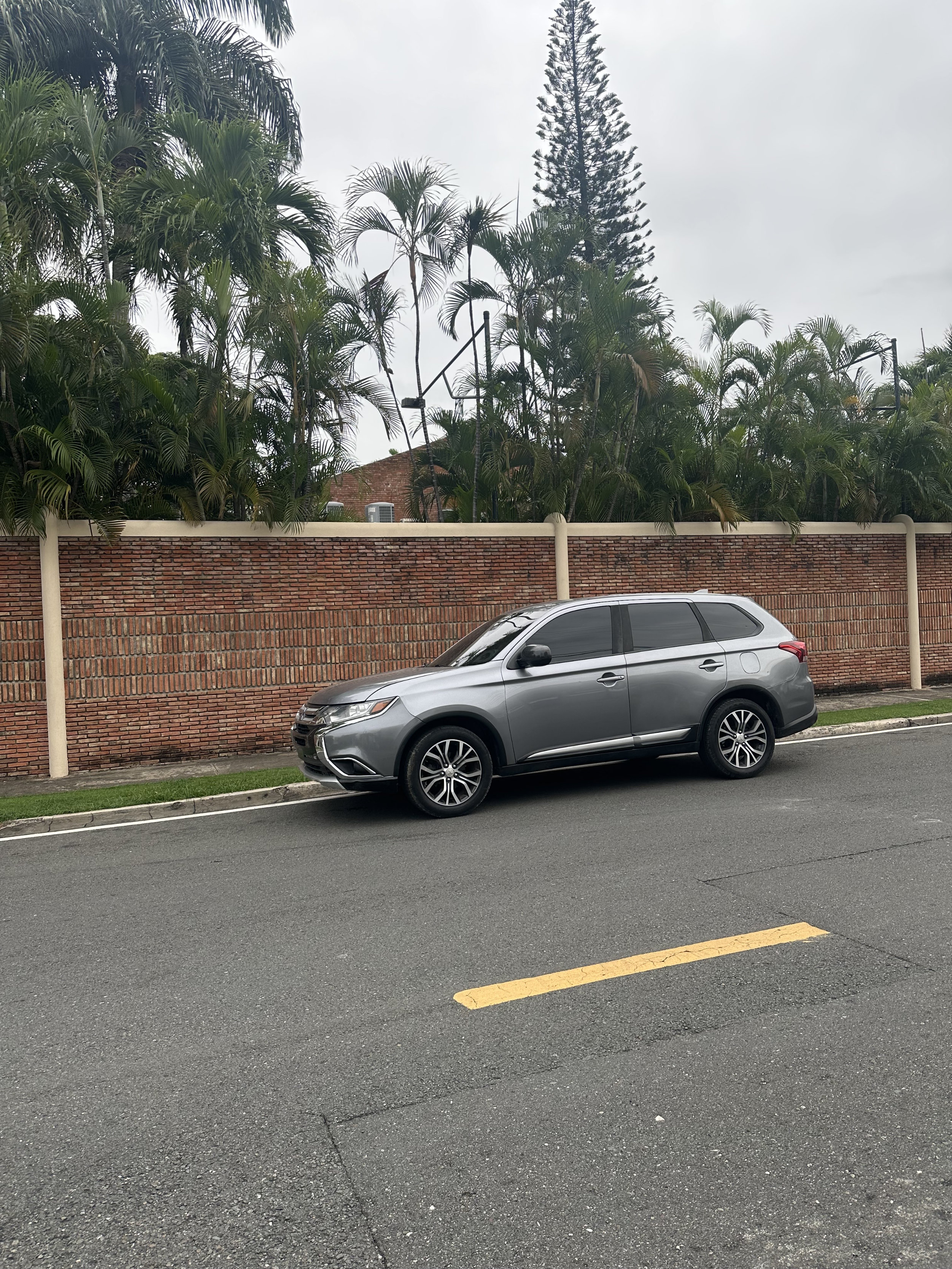 jeepetas y camionetas - vendo Mitsubishi outlander año 2018 de oportunidad 