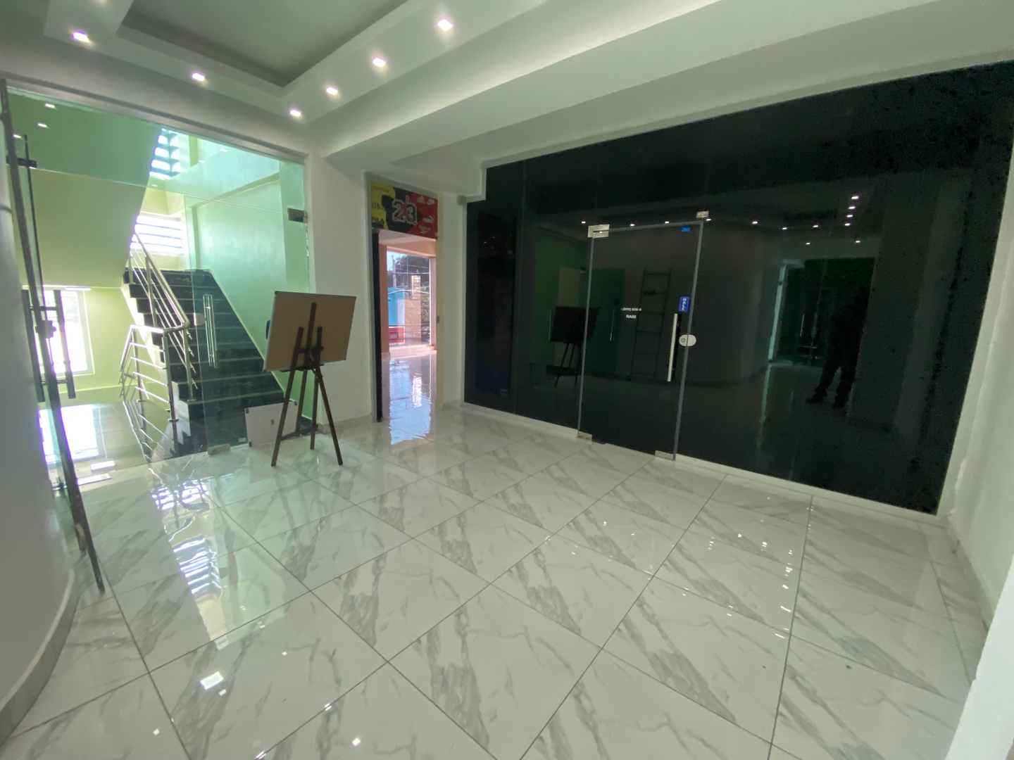 oficinas y locales comerciales - Local comercial en renta segundo nivel plaza Bolívar próximo a la padre las casa 4