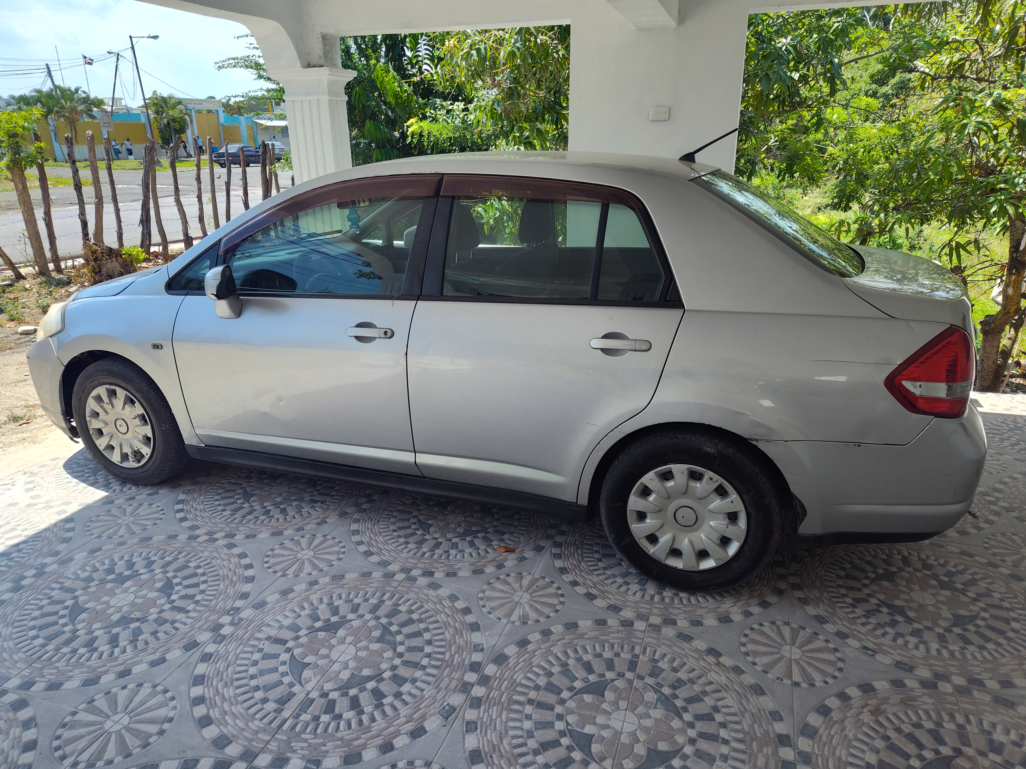carros - Nissan Tiida 2006 0