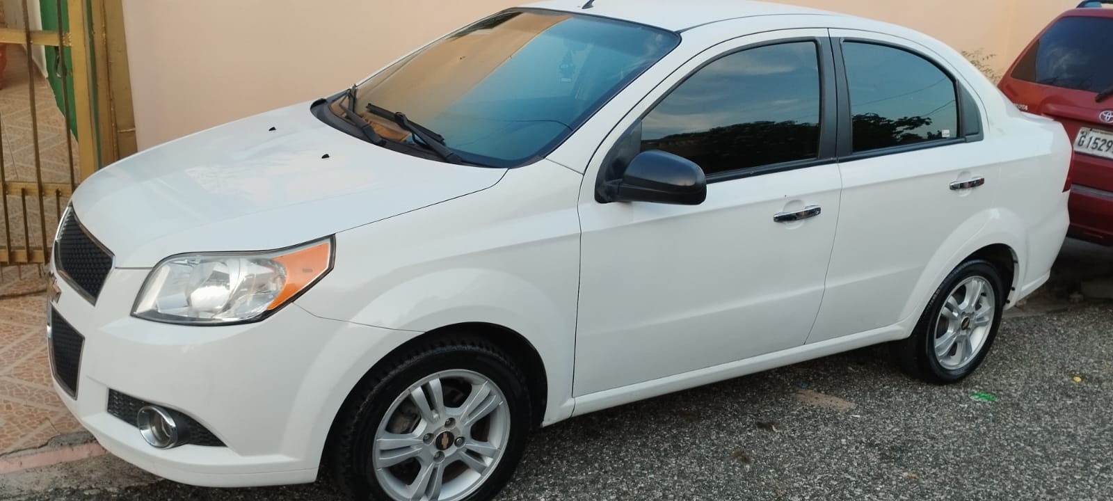 carros - Chevrolet Aveo 2016, cuatro puertas, automático 1