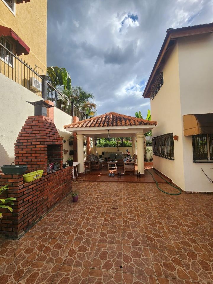 casas - Casa en venta en avenida República de Colombia  1