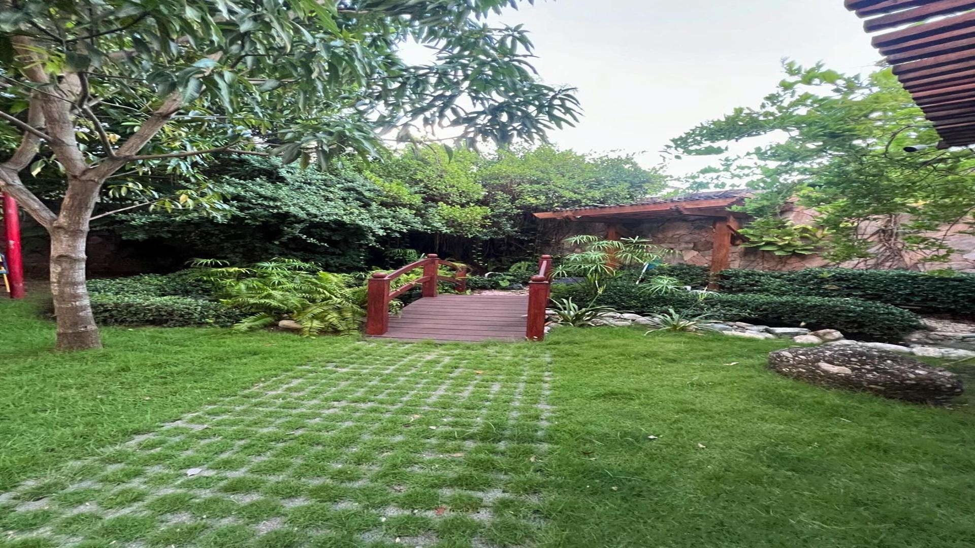 casas - US$650,000 vendo hermosa de lujo en Vista Hermosa, con 700mts de solar. 7