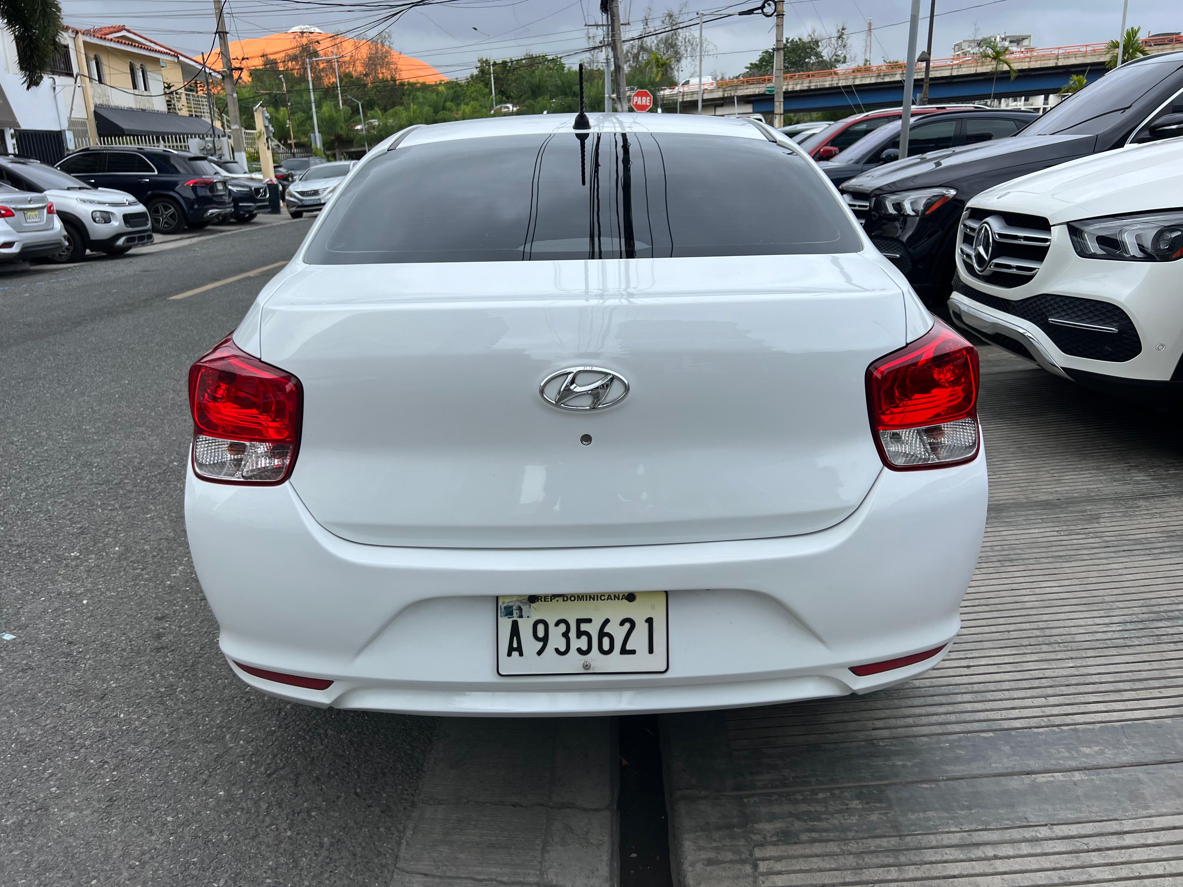 carros - HYUNDAI VERNA 2022 DE LA CASA 5