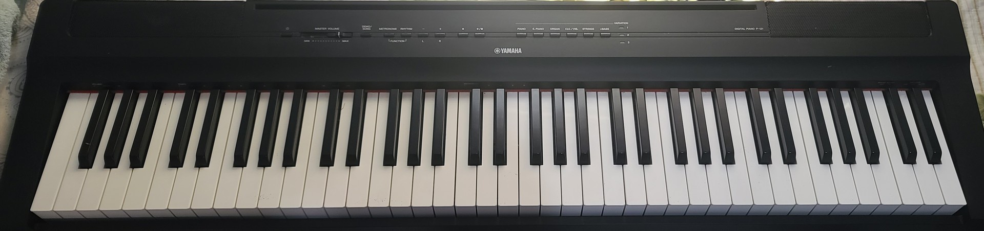 instrumentos musicales - Piano digital Yamaha P-121, 73 teclas, con accesorios incluidos - 40,000 $DOP 4