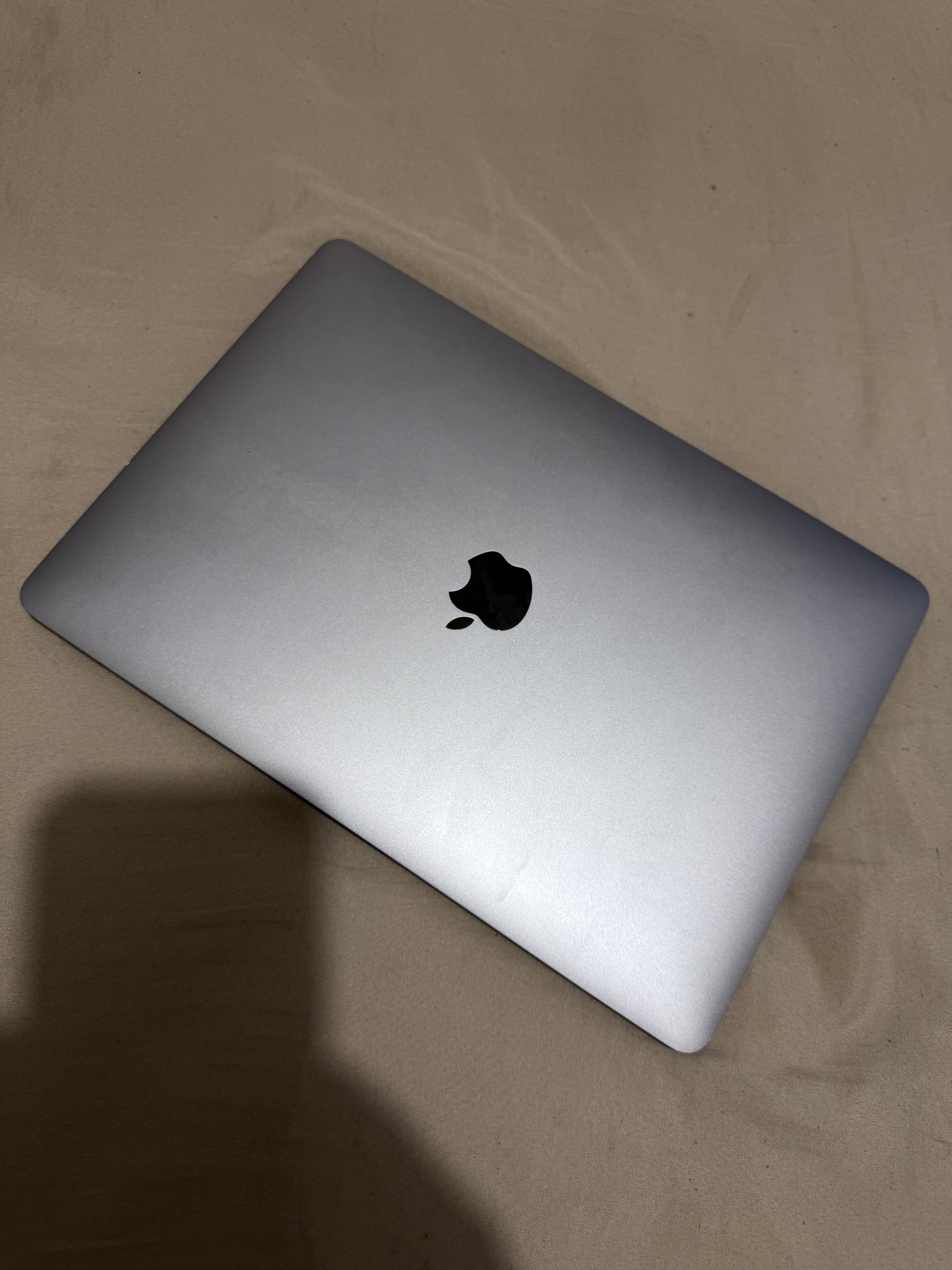 computadoras y laptops - MacBook Pro 2020 13-Inch i5/16GB/500Gb SSD  1