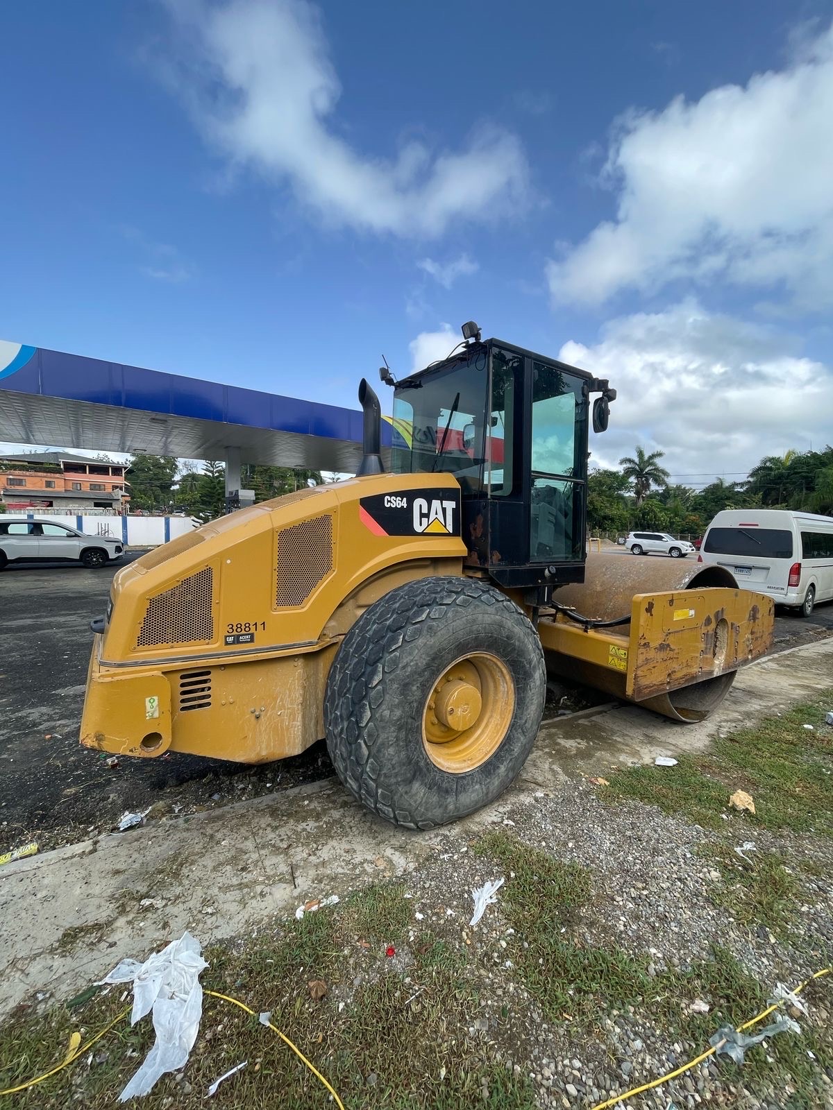 otros vehiculos - RODILLO CATERPILLAR CS64 0