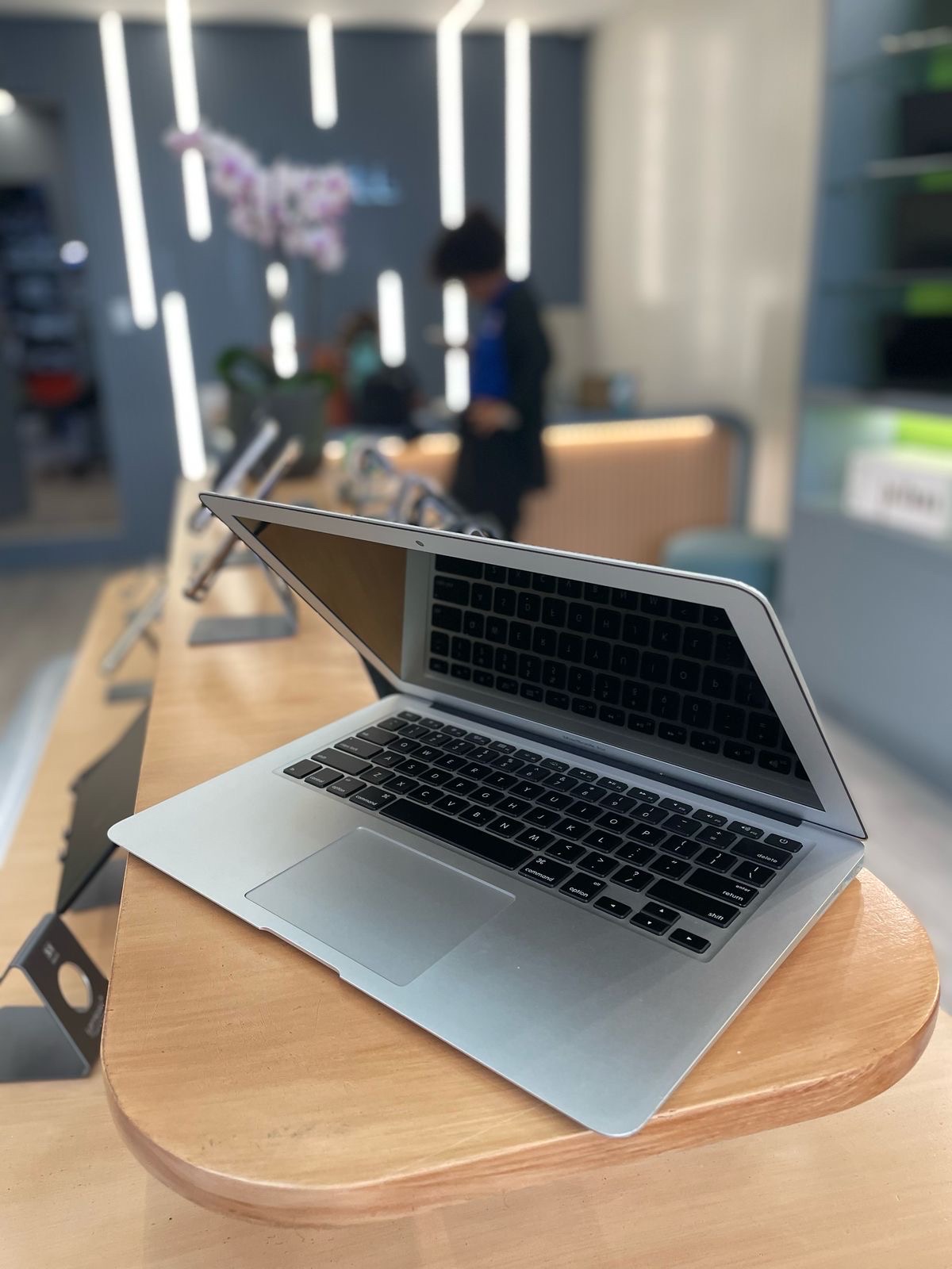 computadoras y laptops - MacBook Air 2017 i5 8Gb de ram 128Gb 3