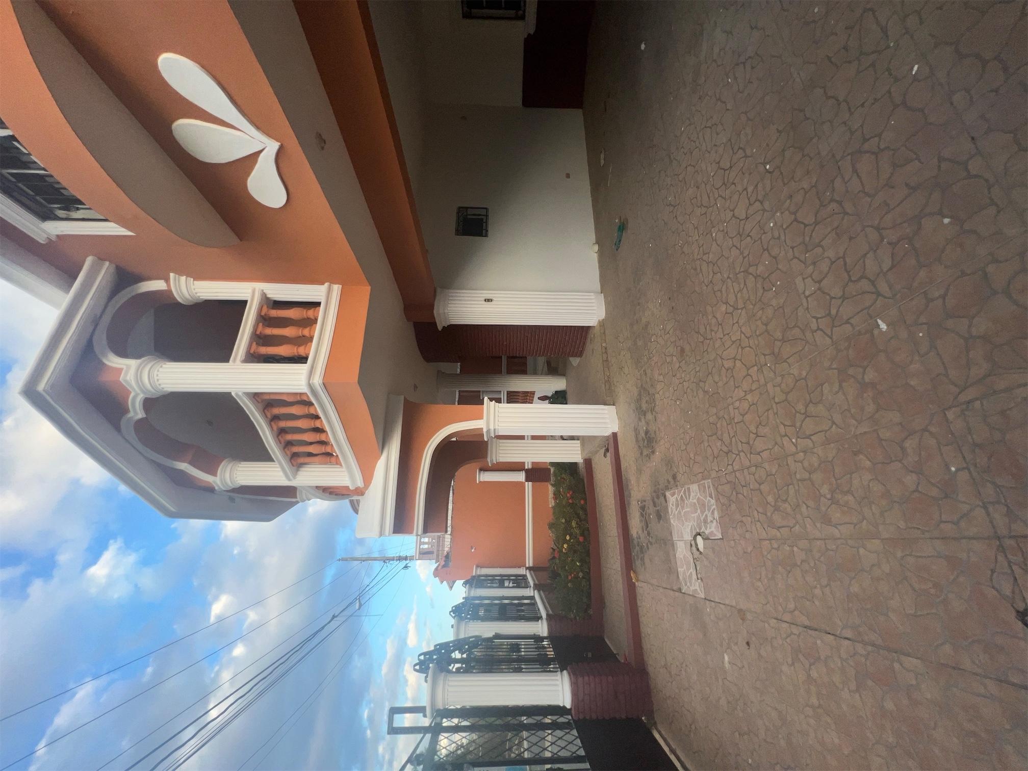 casas - Venta de casa en la autopista de san Isidro prado oriental con 5Hab y 4 Parqueos 3