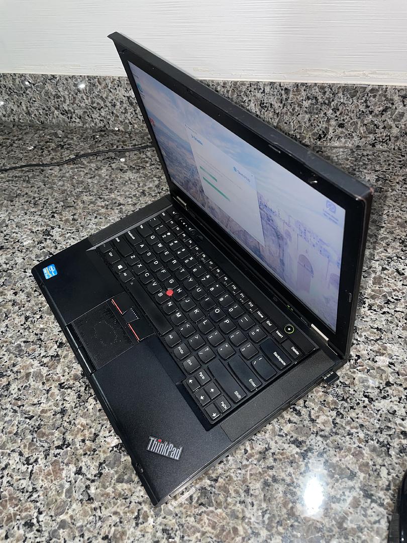 computadoras y laptops - Laptop Lenovo ThinkPad i5 – 12 GB RAM - RD$5,200 negociable 4