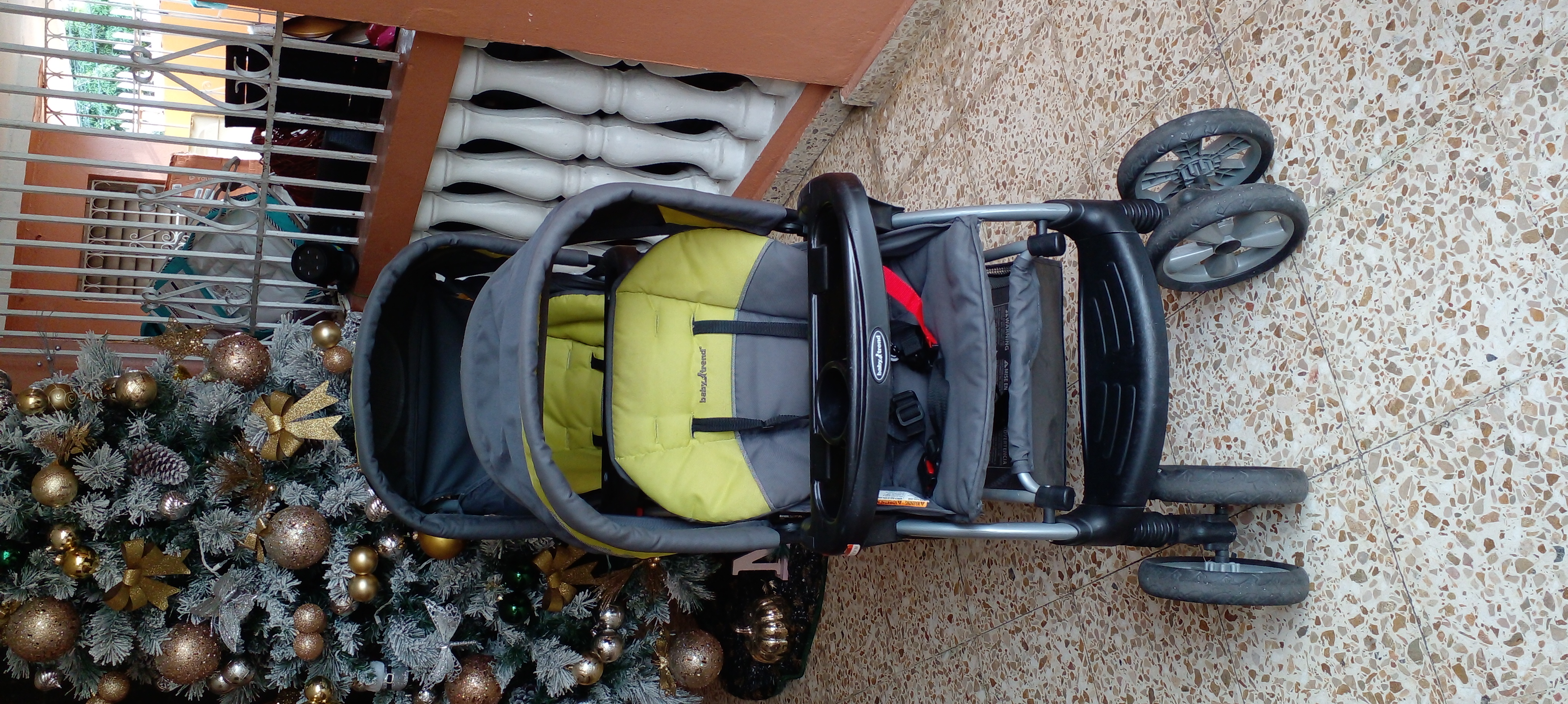 coches y sillas - Coche doble  baby tren como nuevo resien importado usa. para dos niños