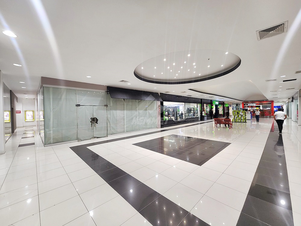 oficinas y locales comerciales - PRIMER NIVEL PLAZA INTERNACIONAL SANTIAGO  2