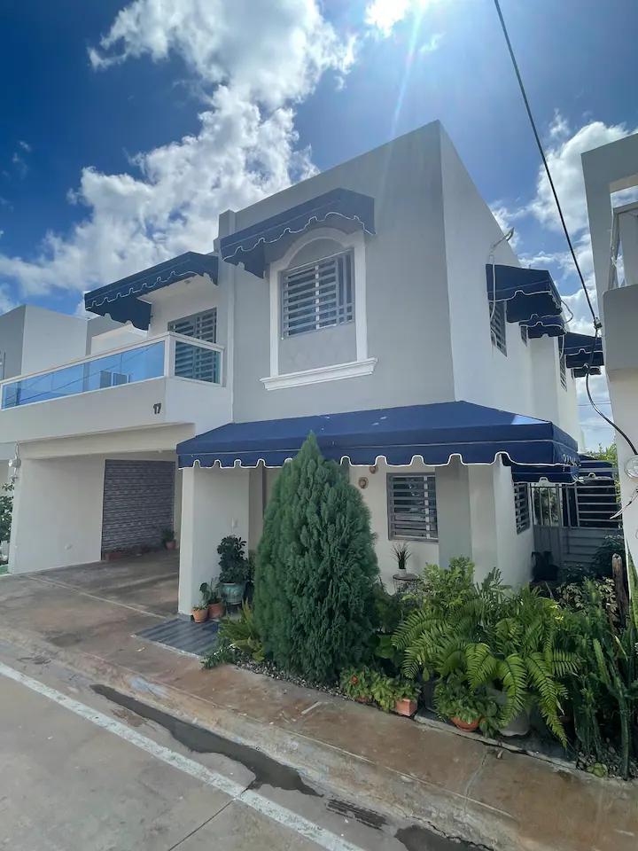 casas - Se alquila Hermosa Casa amueblada con amplio patio+balcón ubicado en San Isidro 0